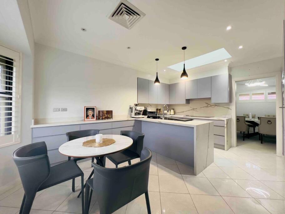 Maroubra Gem Close to Everything Sleep 16