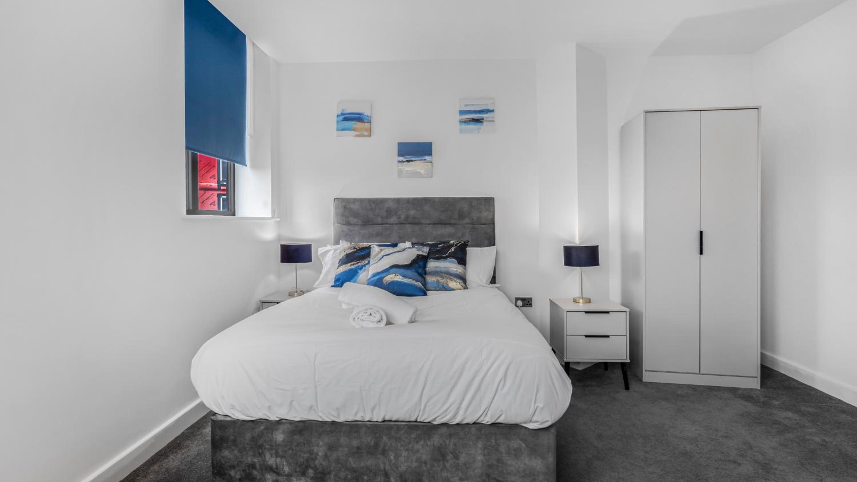 2 Bed Apartment Sleeps 4 - Tv & WiFi view 4