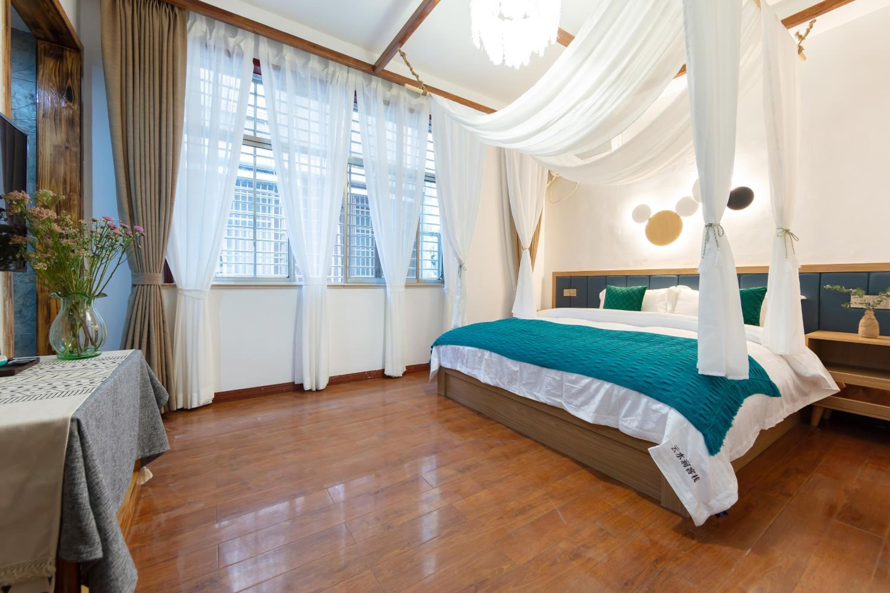 Hotel California Zhangjiajie