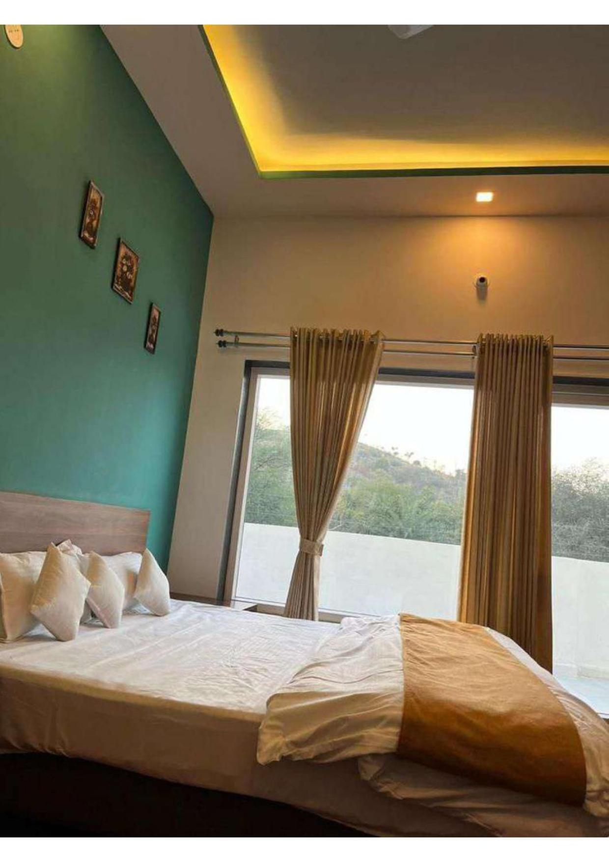 Hilfiger 5BHK