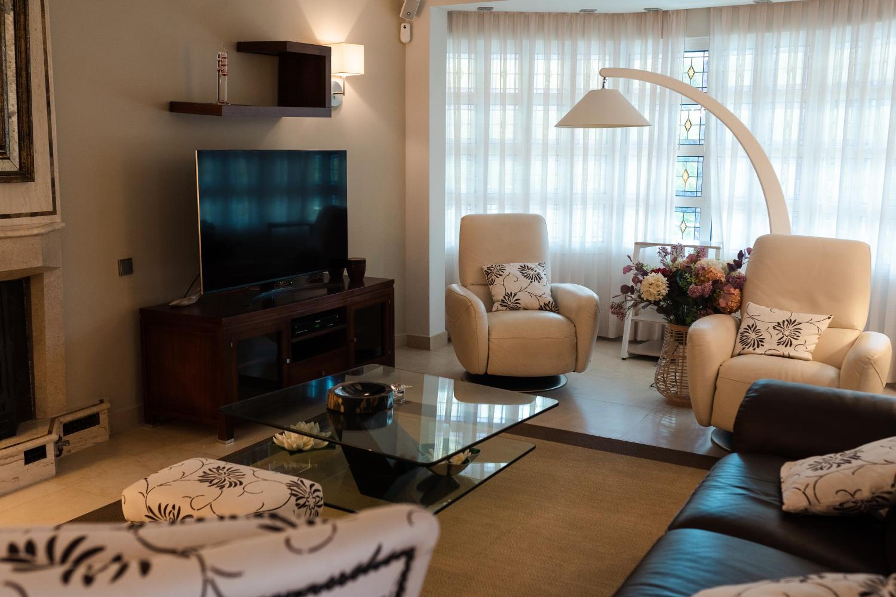 Experience Valencia Luxury Chalet Puig Val con piscina