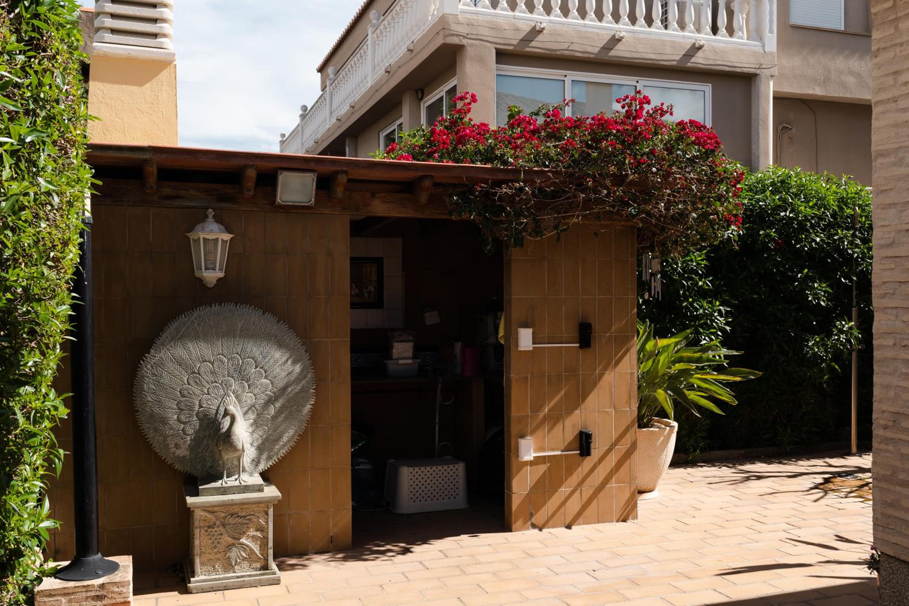Experience Valencia Luxury Chalet Puig Val con piscina