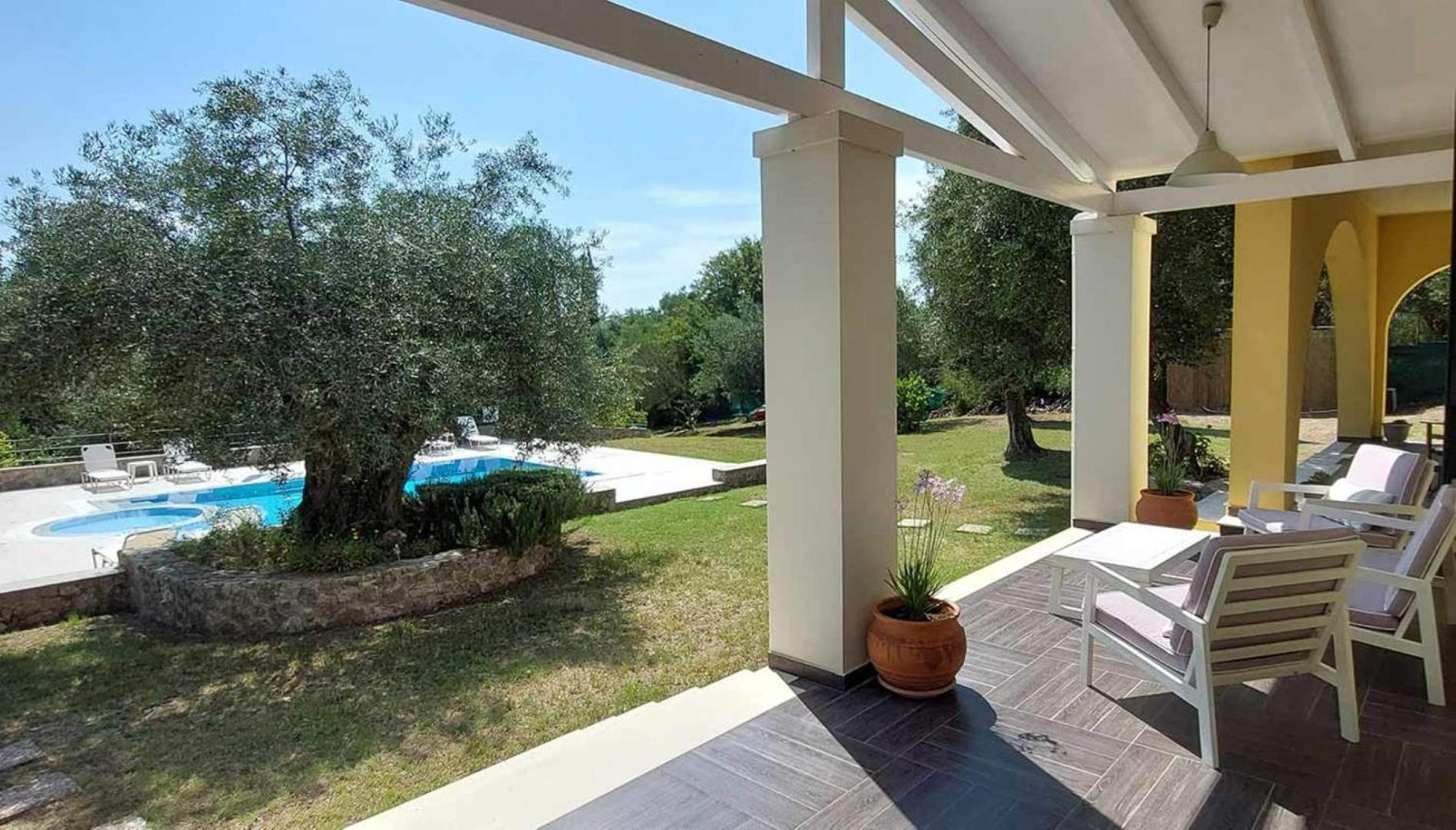 Villa Mayroula