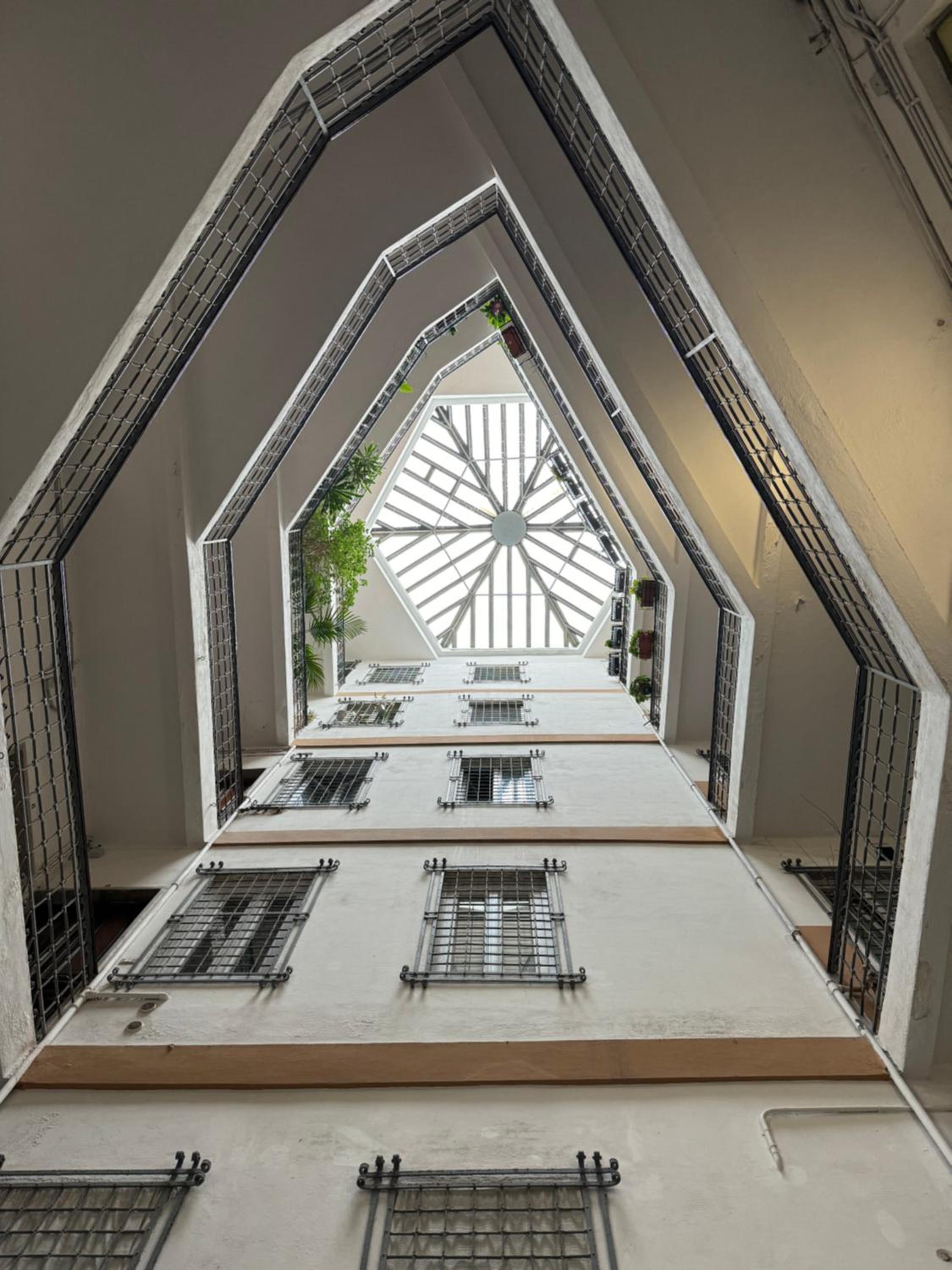 Noliday Savona Center Art Deco Apartment view 3