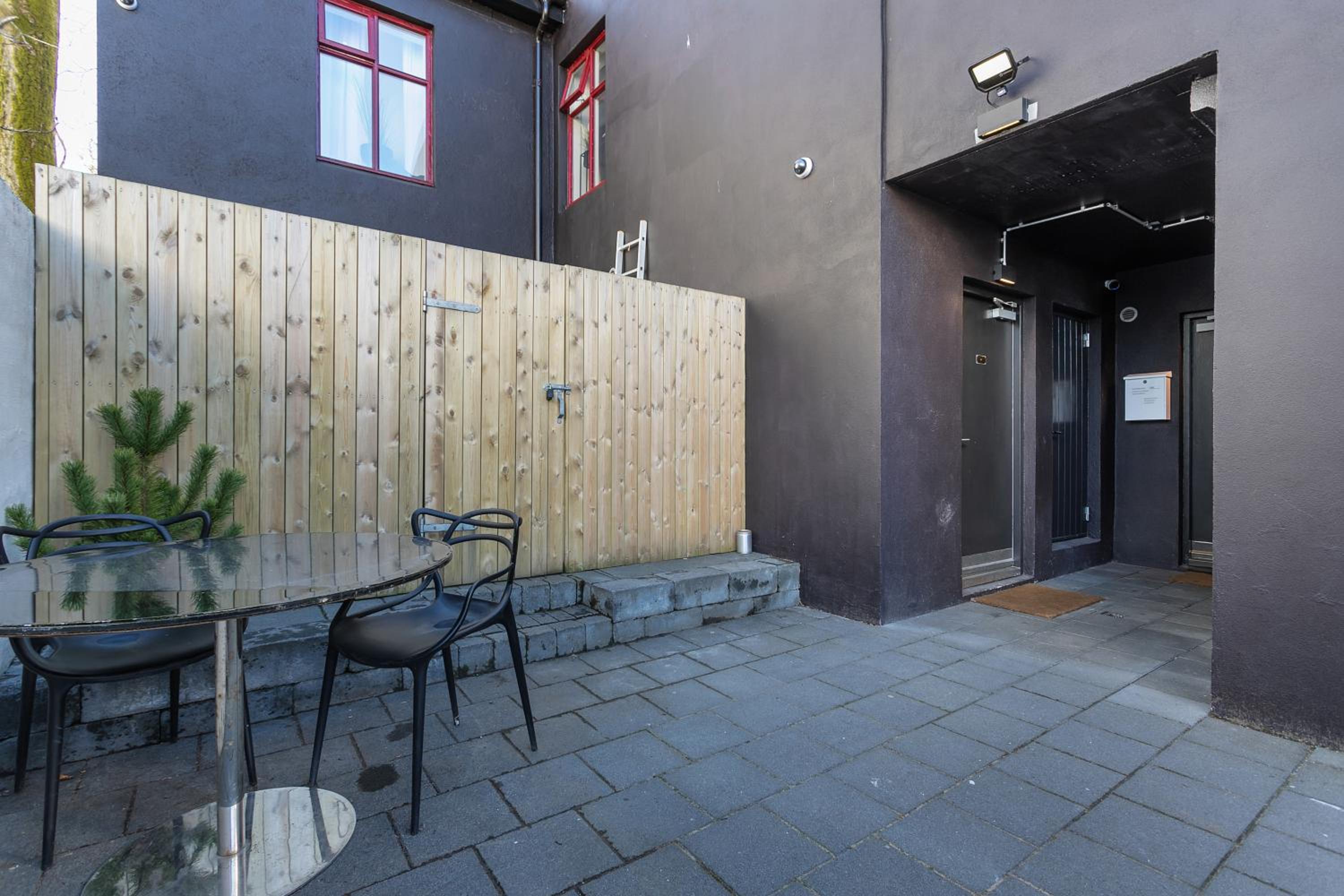 Baldur Apartments