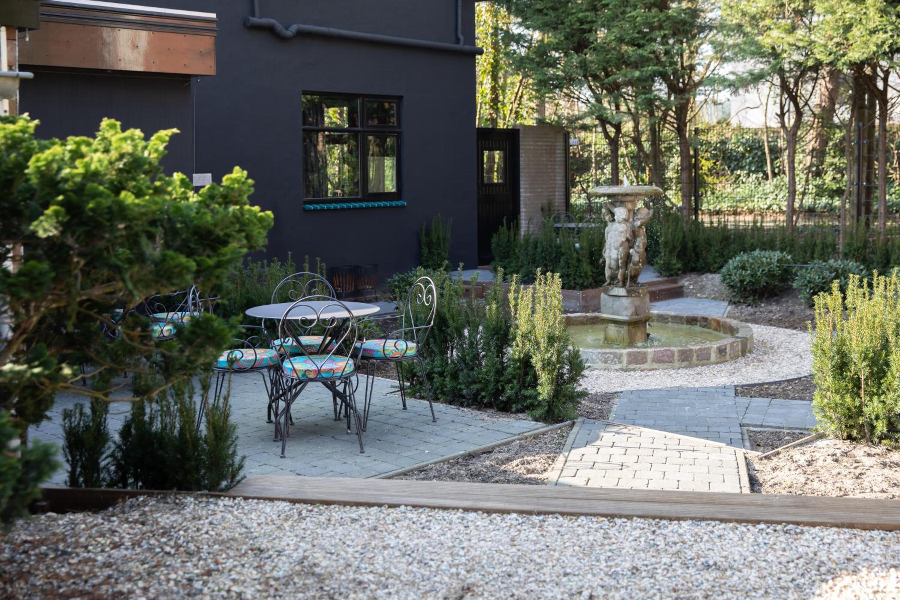 Boutique Pension Code Rosé view 5