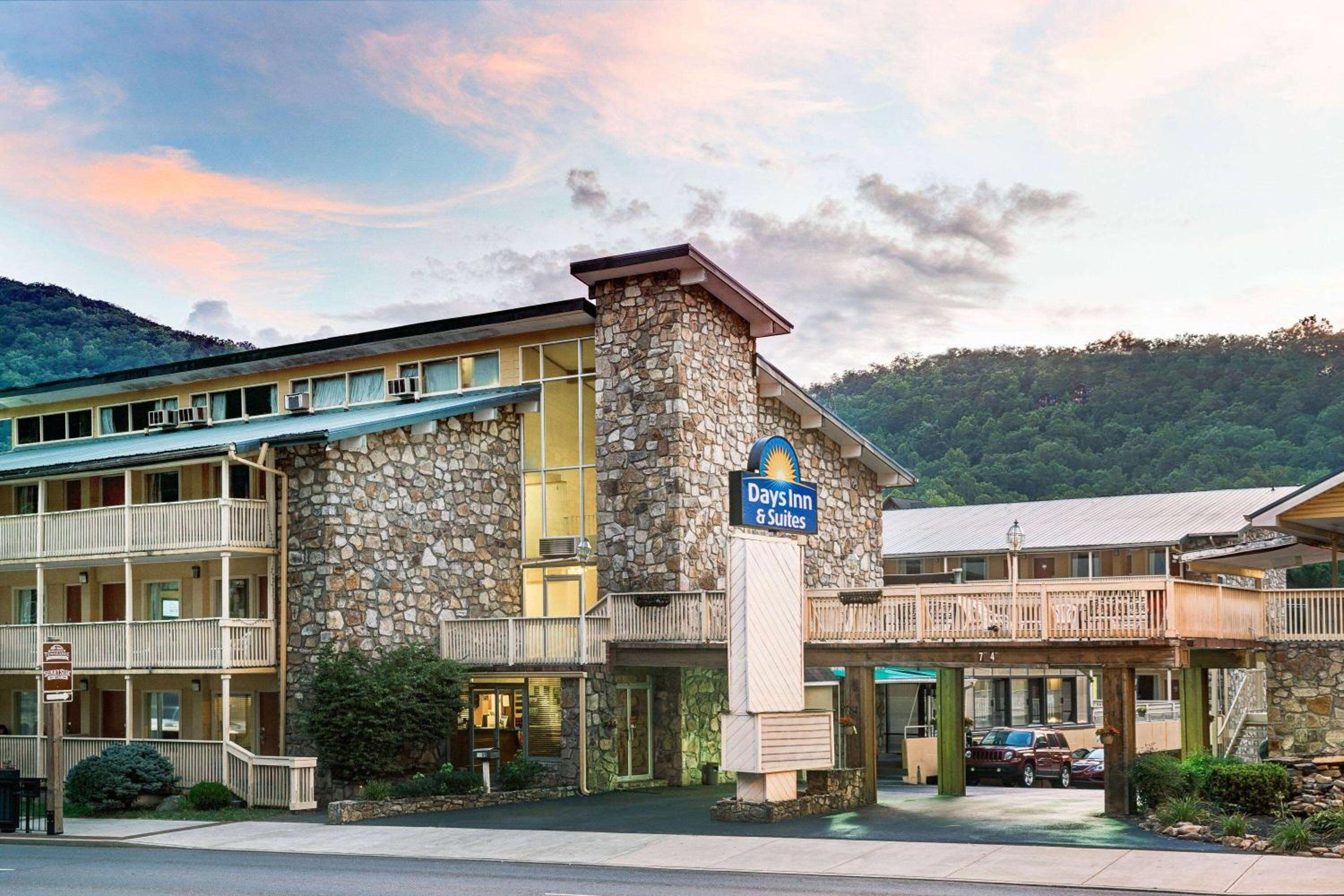 Hotel Days Inn & Suites by Wyndham Downtown Gatlinburg Parkway