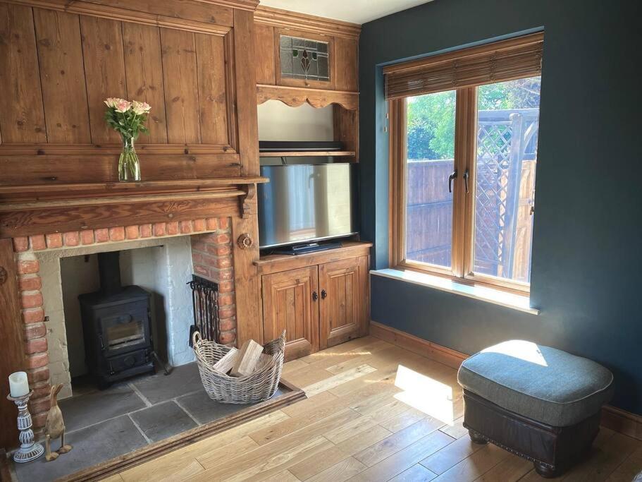 Cosy 3-bedroom home with garden and log burner. view 4