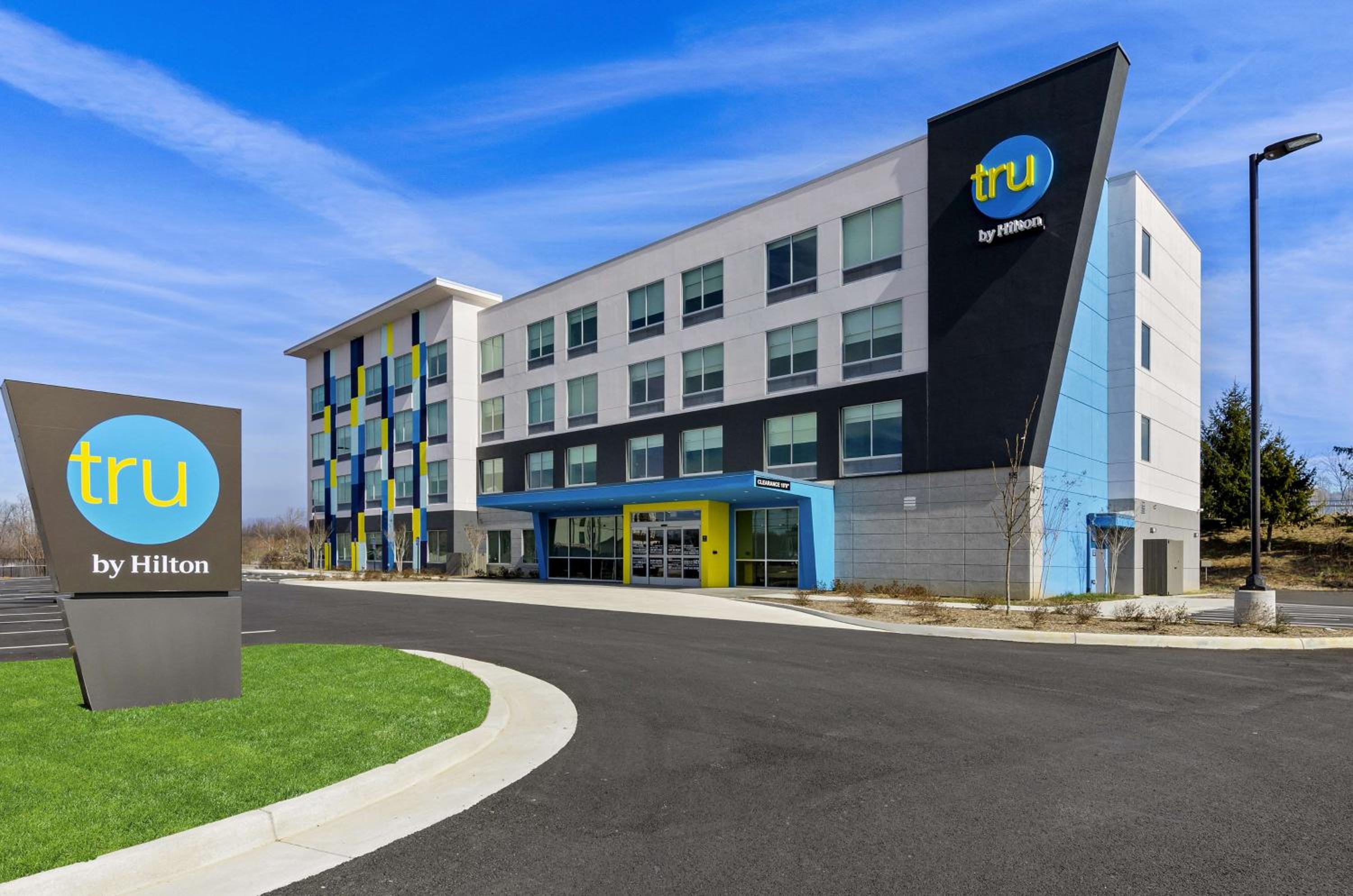 Hotel Tru By Hilton Christiansburg - Image 1