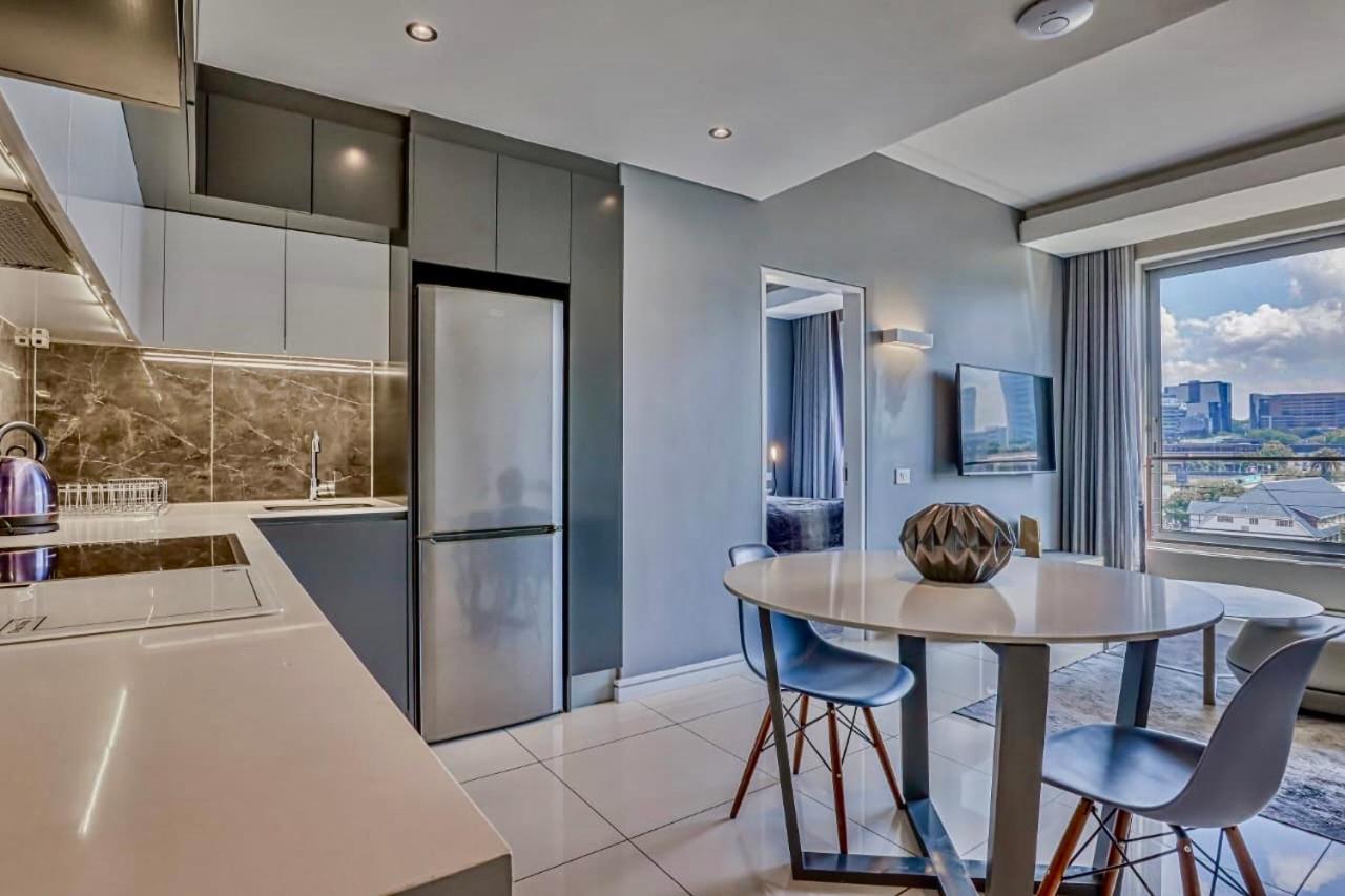 Hotel Apartment in Sandton PRIVATE UNIT photo 3