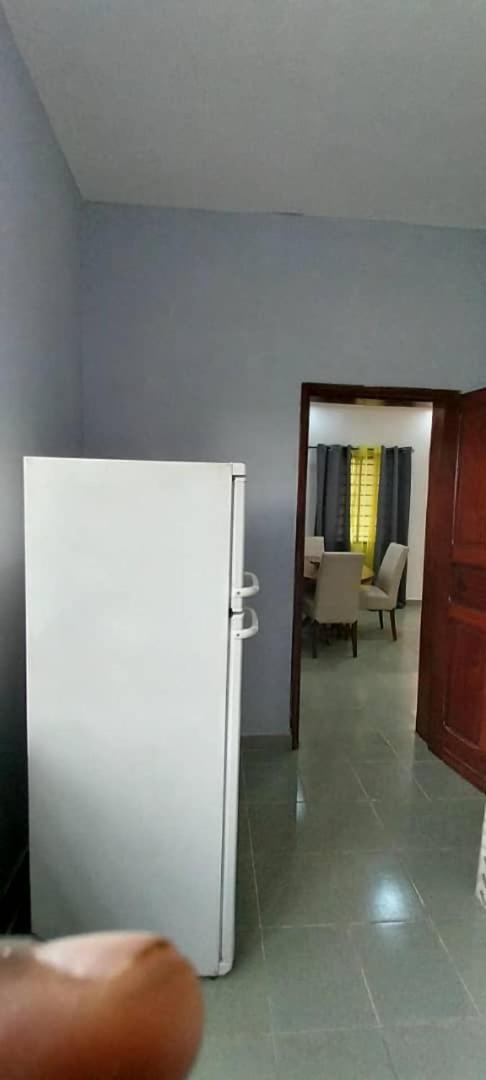 UNE CHAMBRE SALON MEUBLÉ