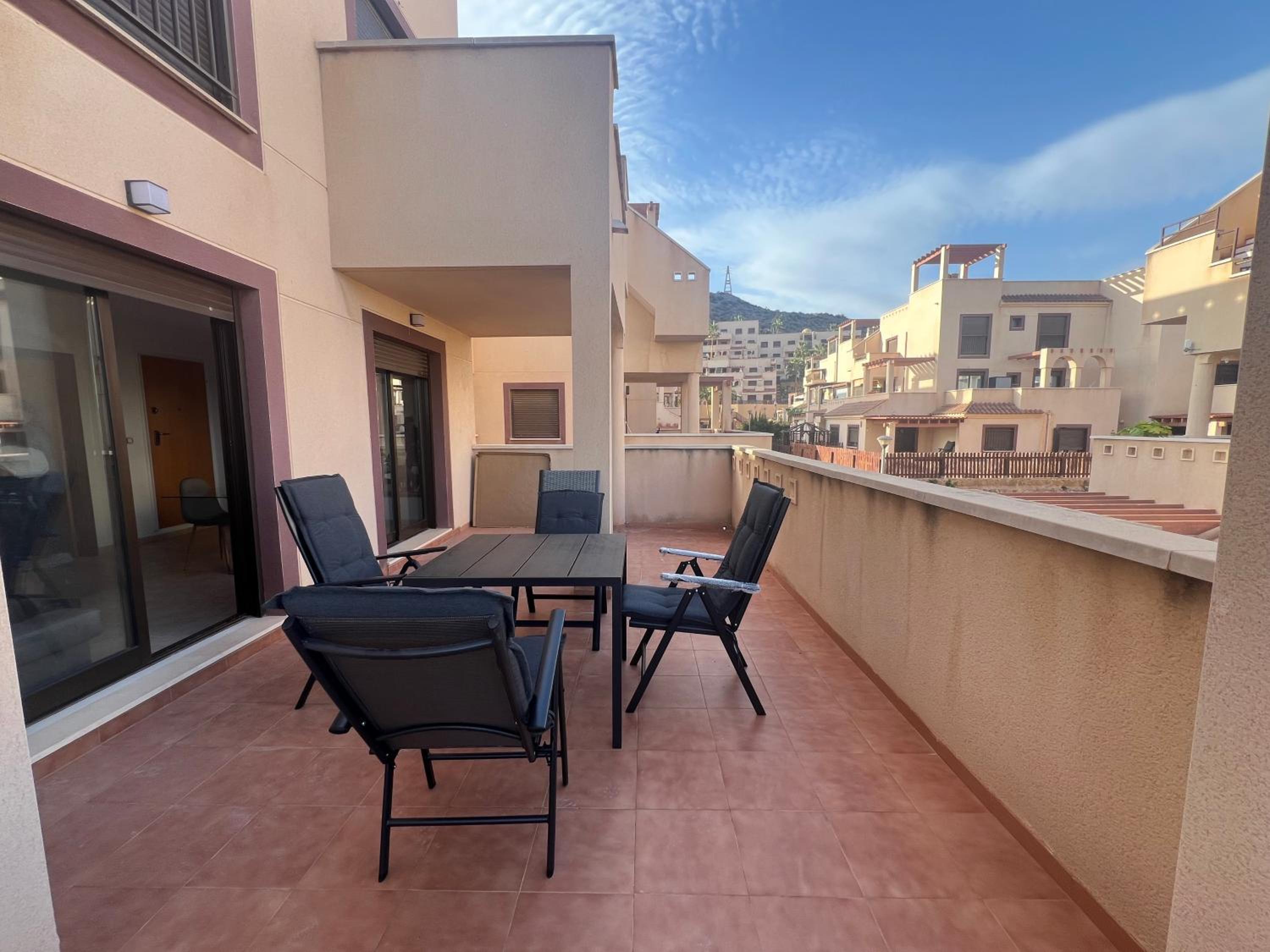 Apartamento entero con terraza y piscina