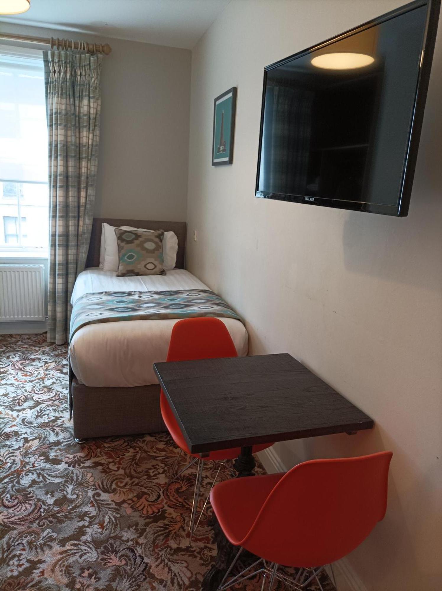 Tom Dick and Harriet's Accommodation