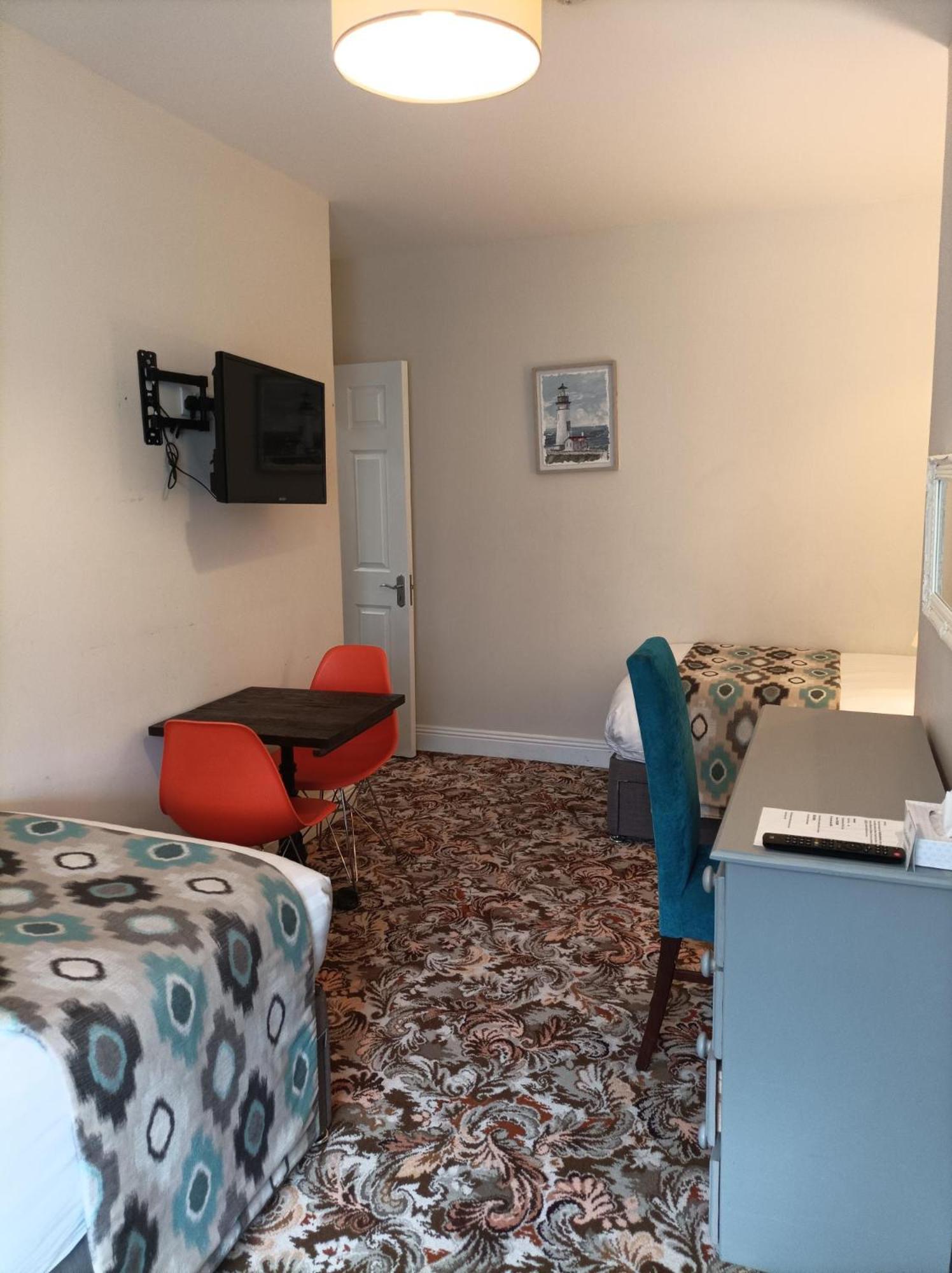 Tom Dick and Harriet's Accommodation