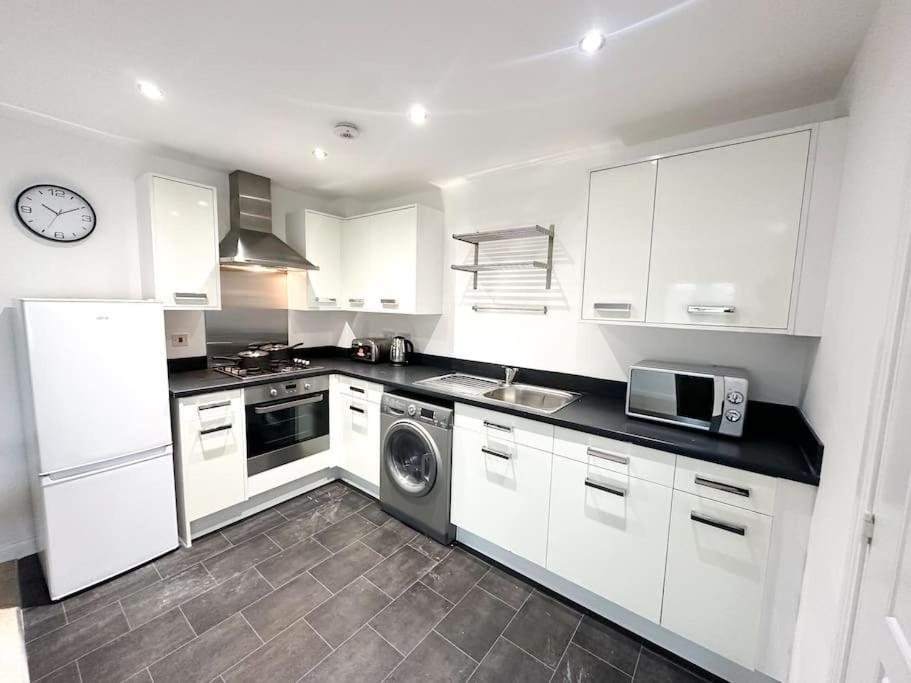 Bourneville House by Blue Skies Stays view 5