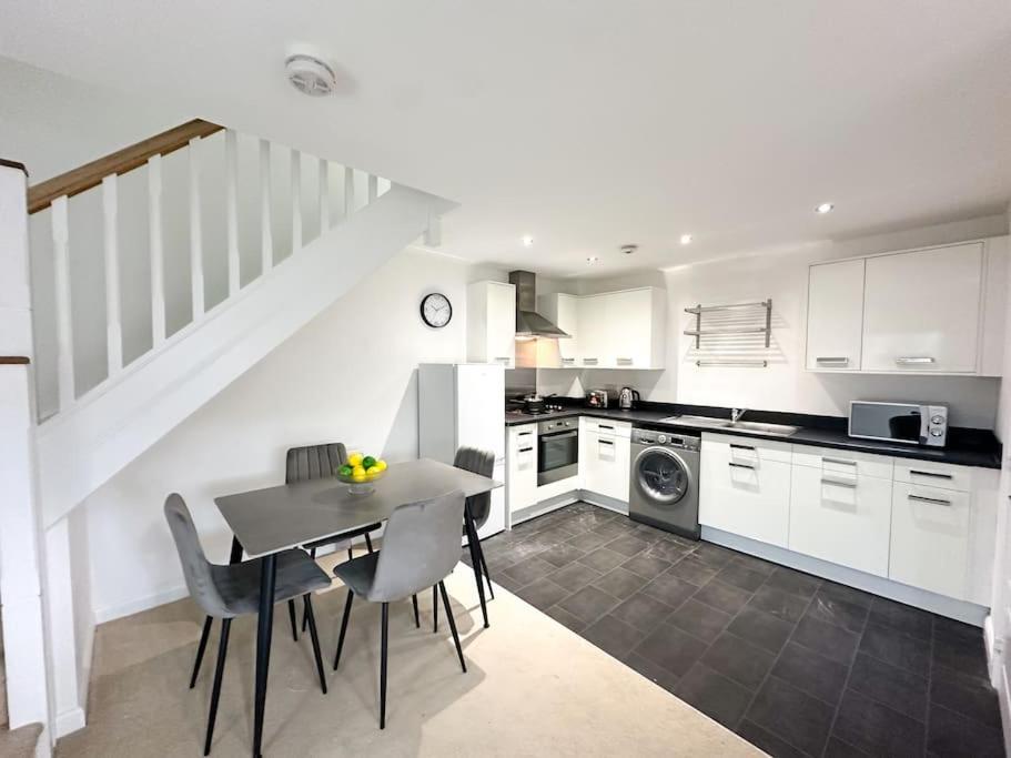 Bourneville House by Blue Skies Stays view 3
