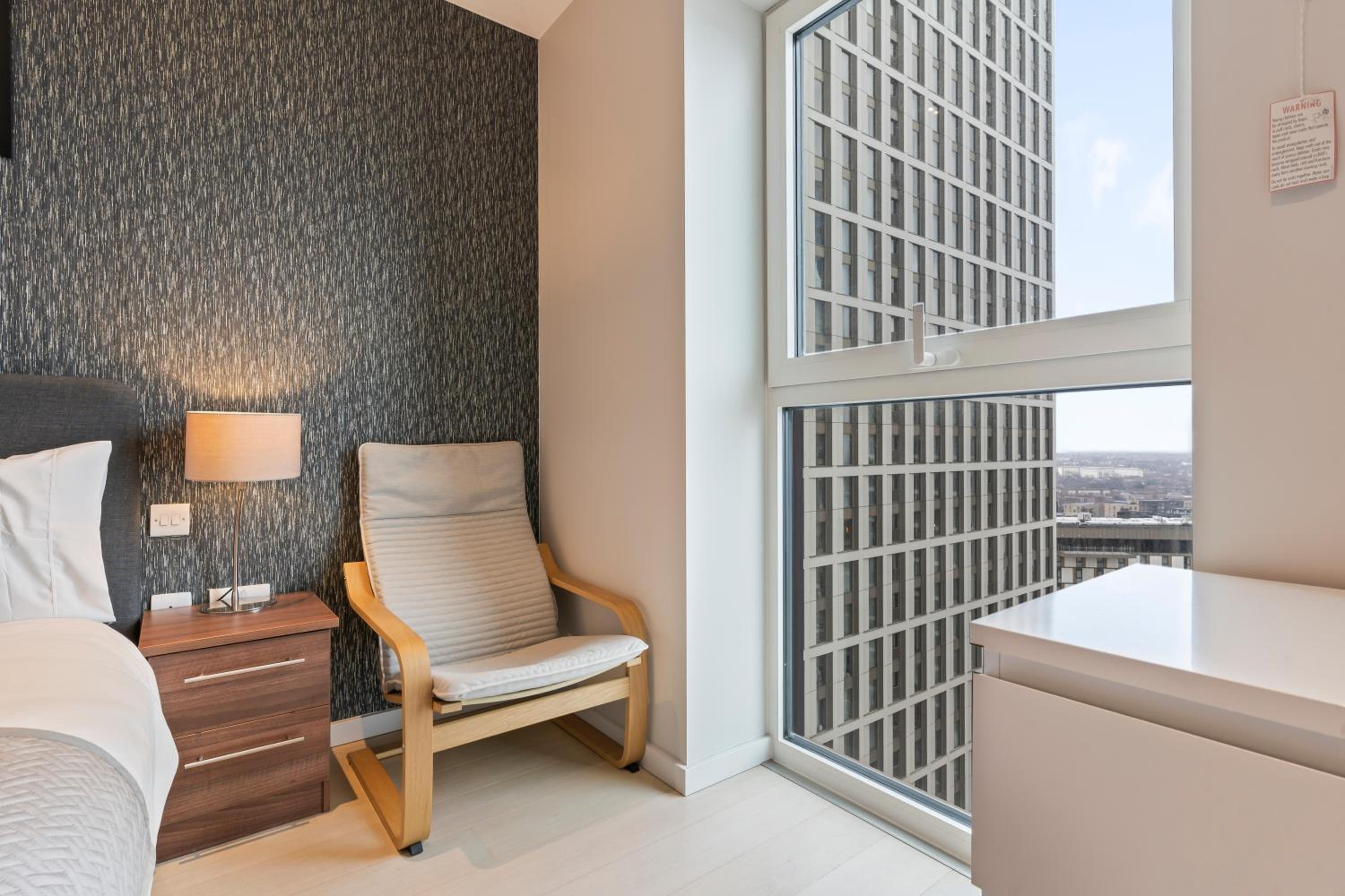 Elegant 2BR flat on 20th floor near many attractions