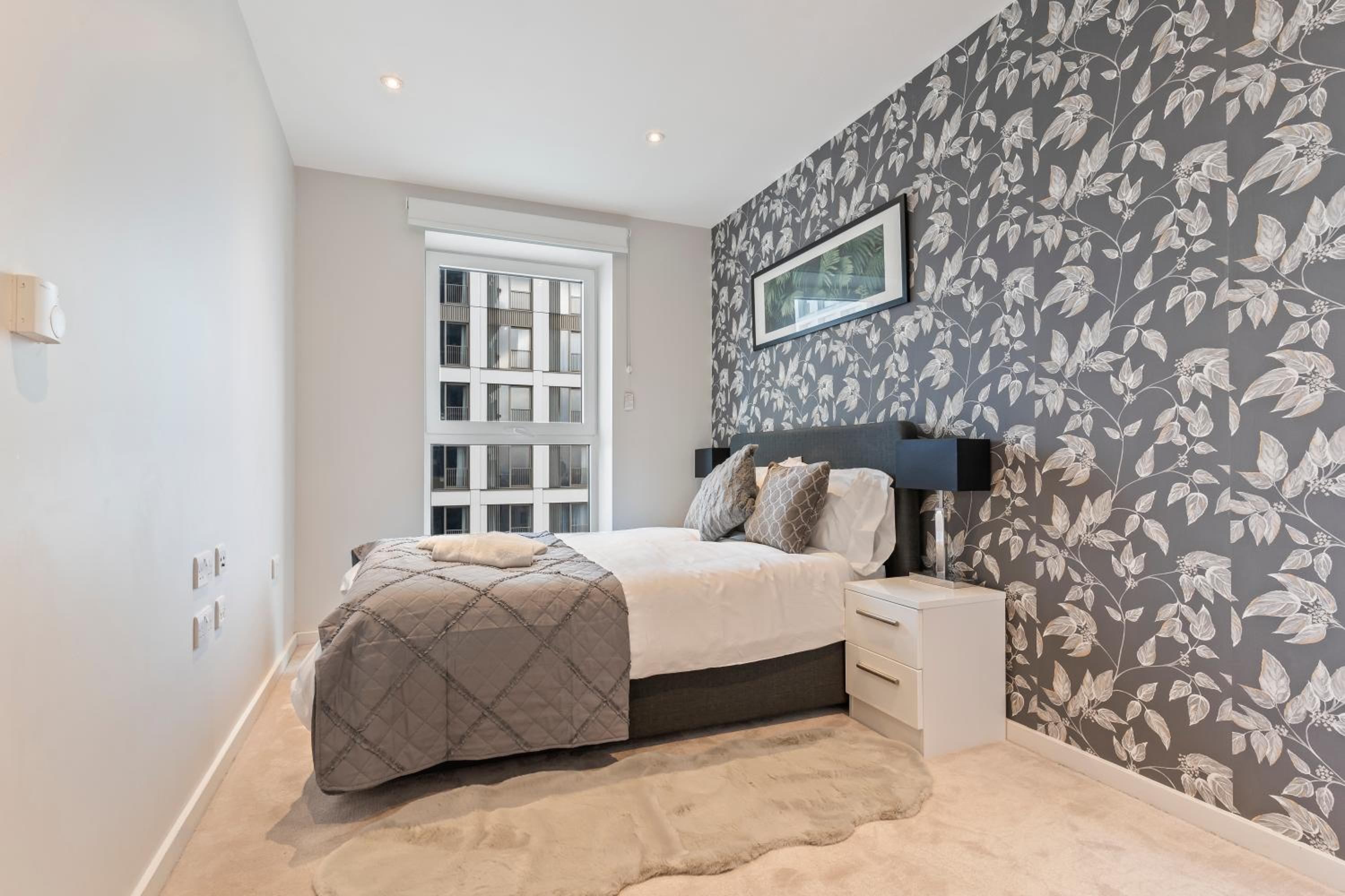 Elegant 2BR flat on 20th floor near many attractions
