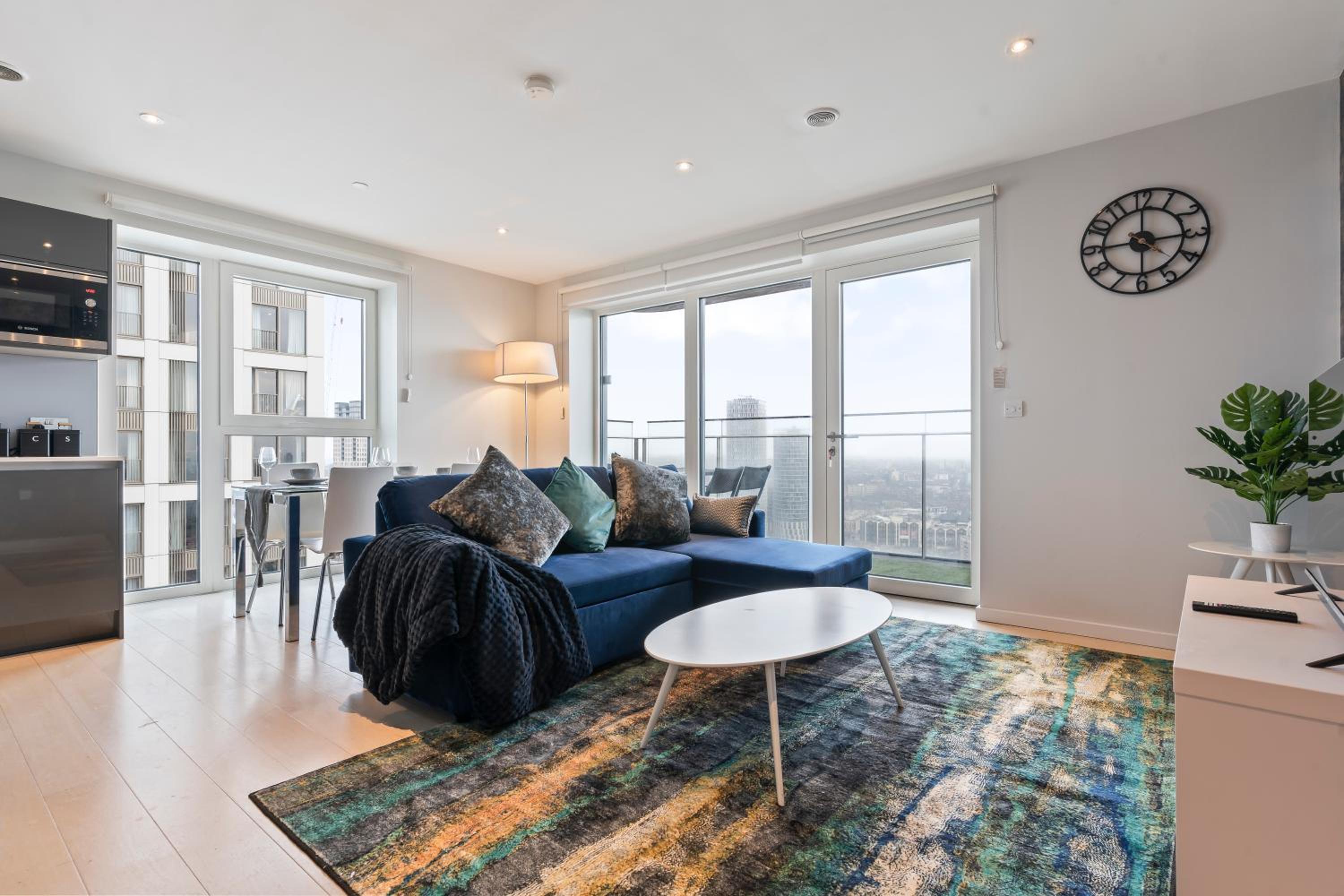 Elegant 2BR flat on 20th floor near many attractions
