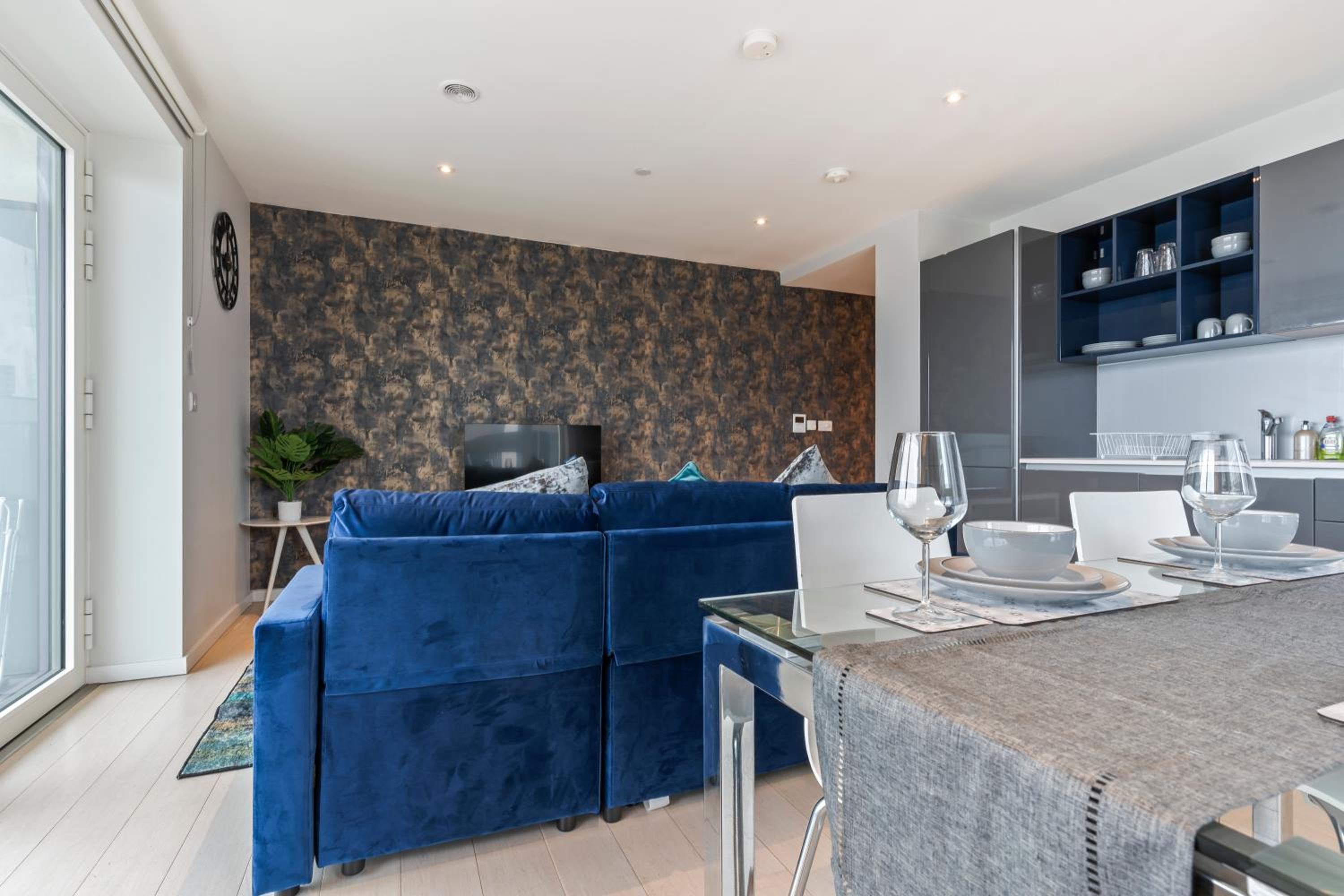 Elegant 2BR flat on 20th floor near many attractions