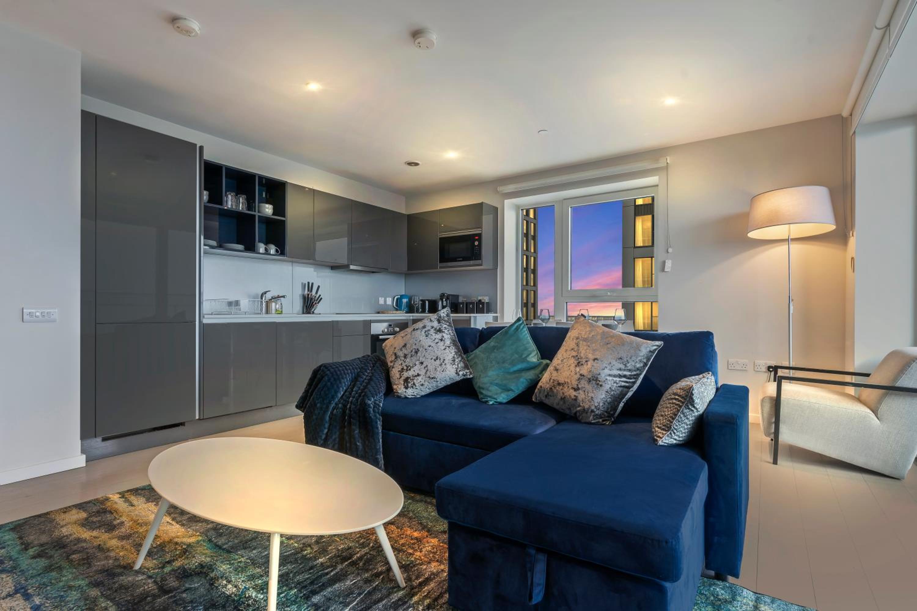 Elegant 2BR flat on 20th floor near many attractions