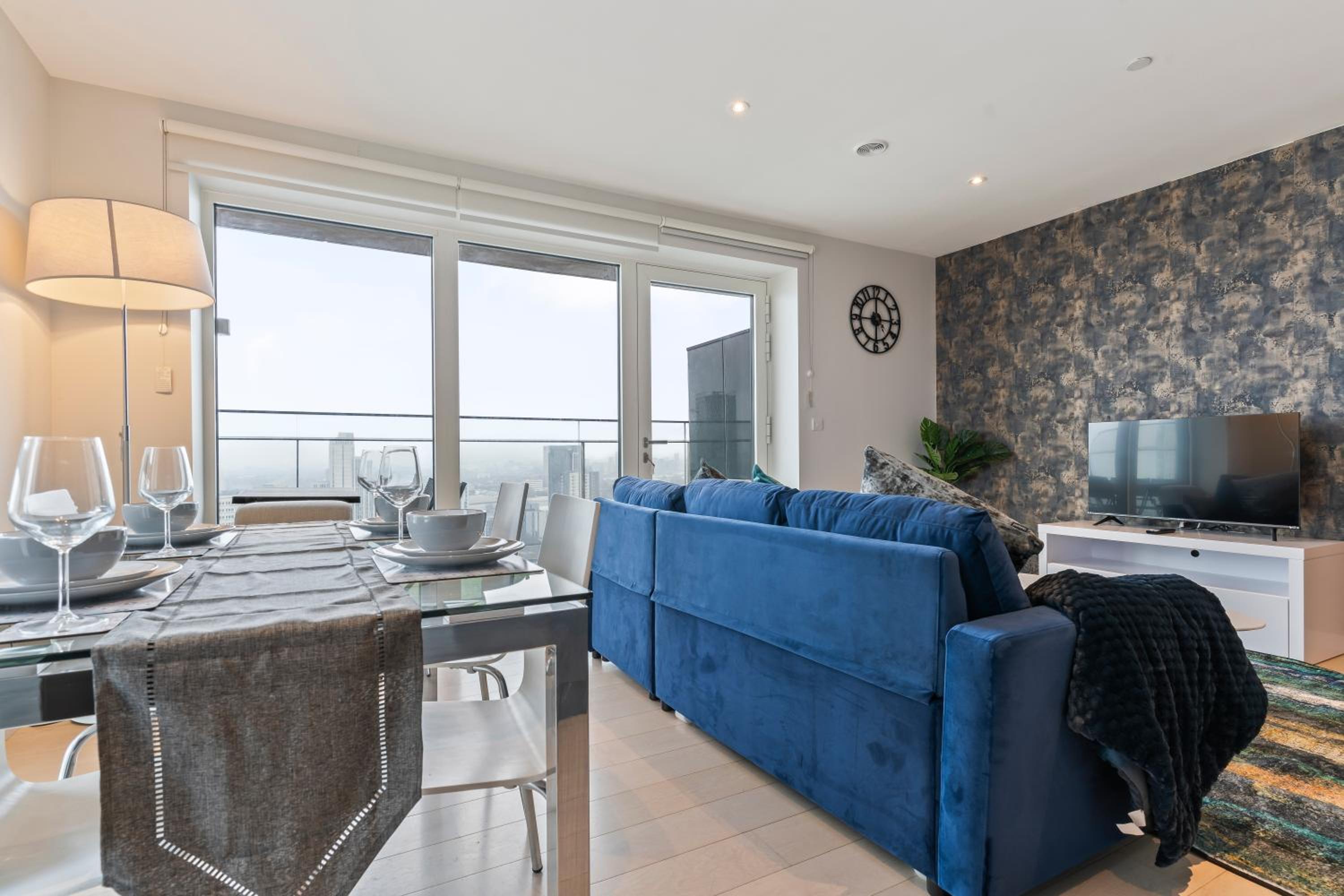 Elegant 2BR flat on 20th floor near many attractions
