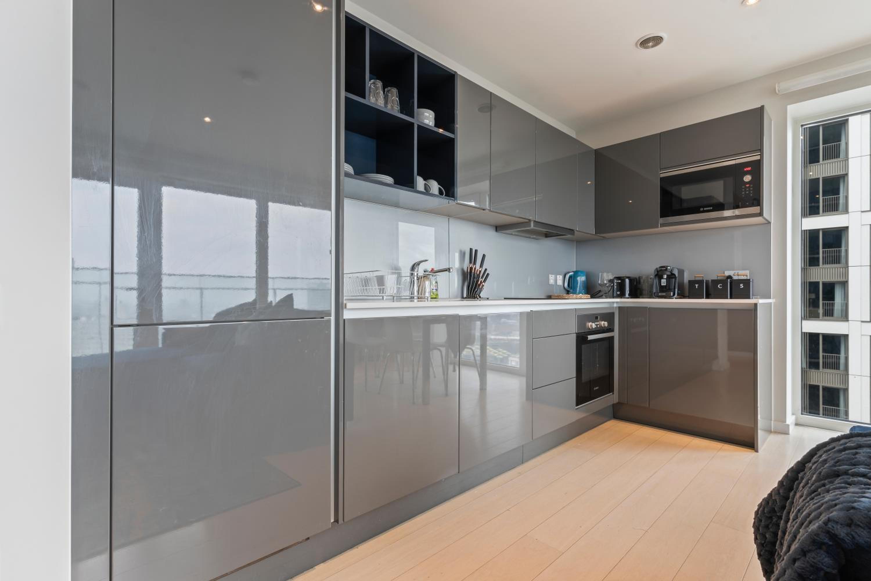 Elegant 2BR flat on 20th floor near many attractions
