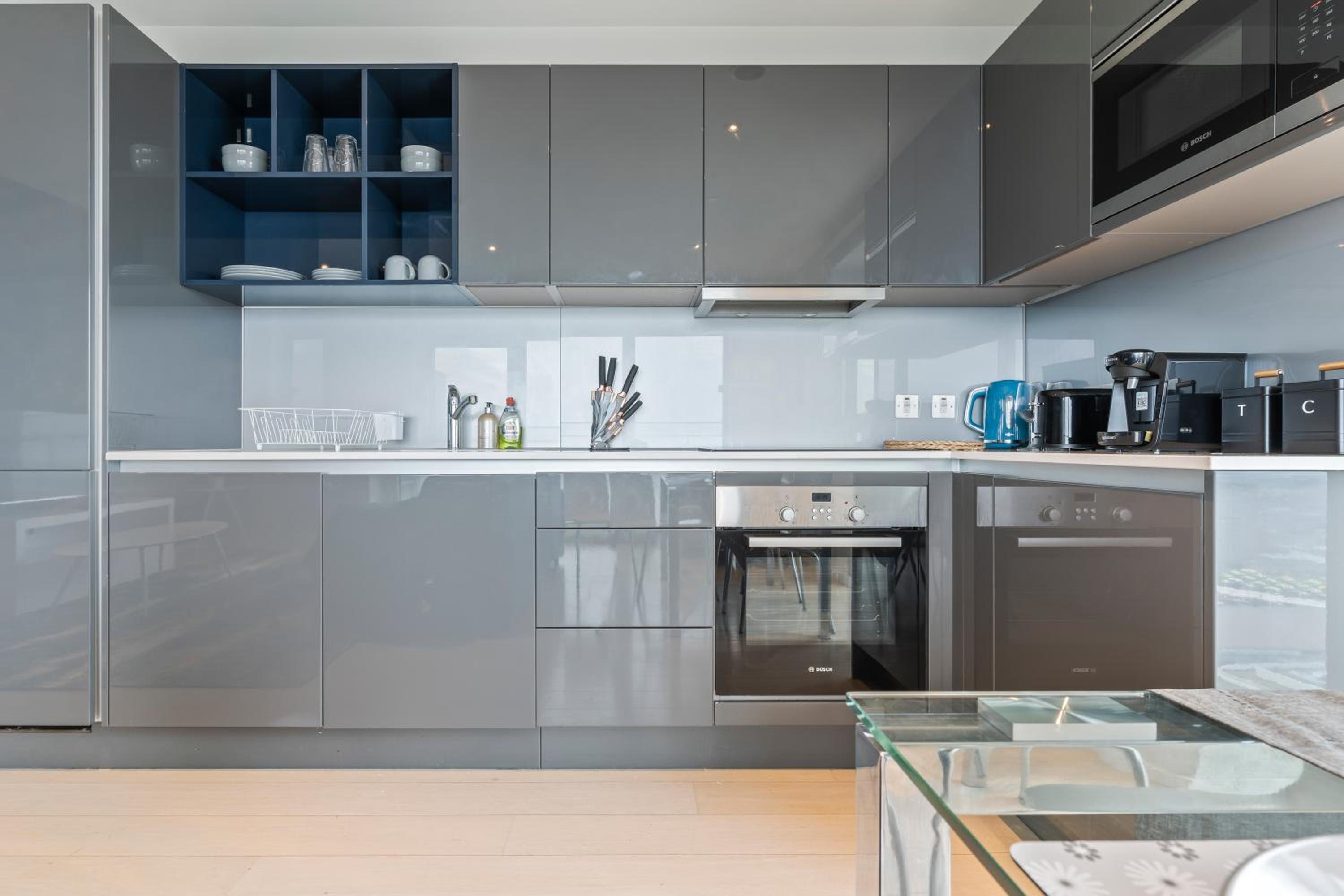 Elegant 2BR flat on 20th floor near many attractions