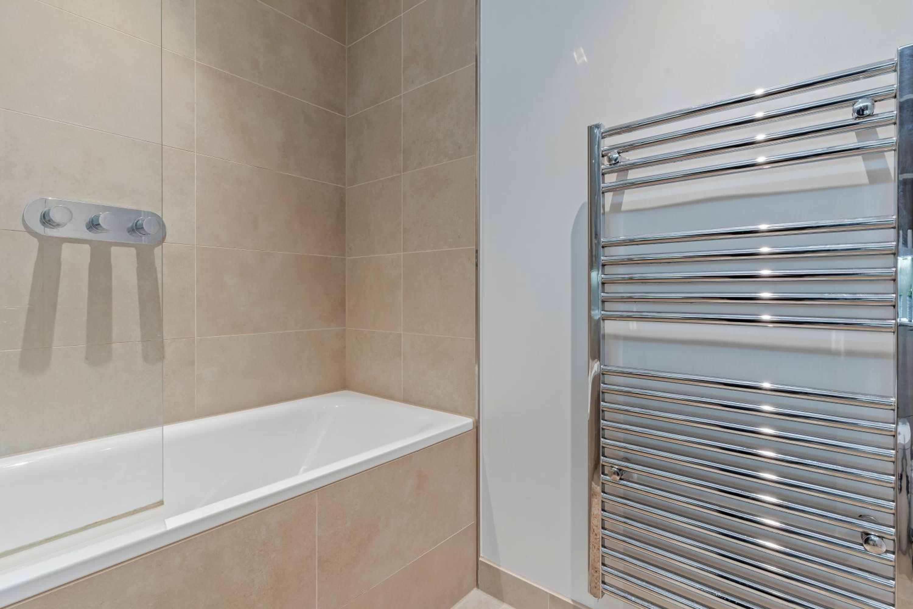 Elegant 2BR flat on 20th floor near many attractions