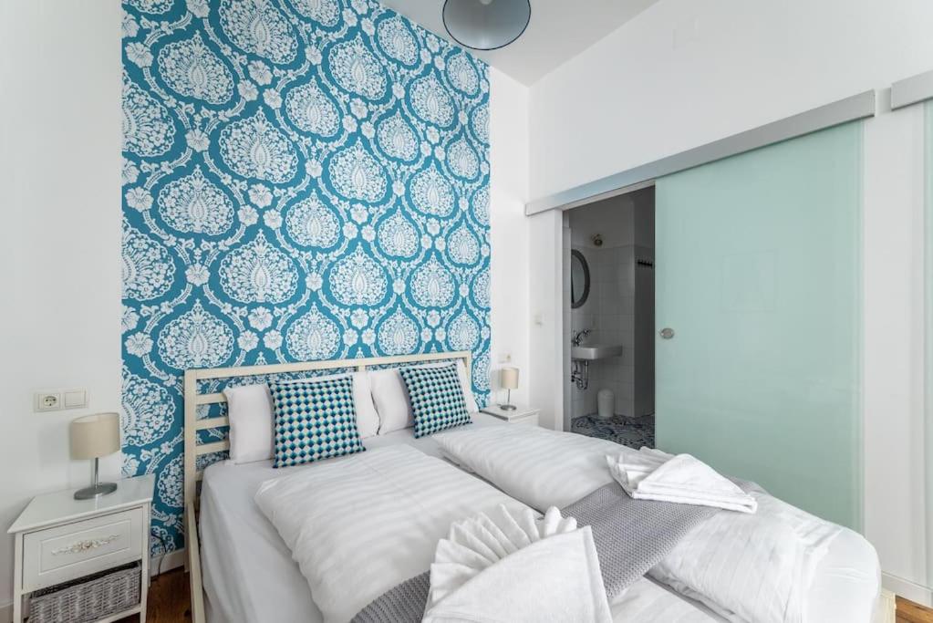 Chic Studio Near Metro & Center by HM