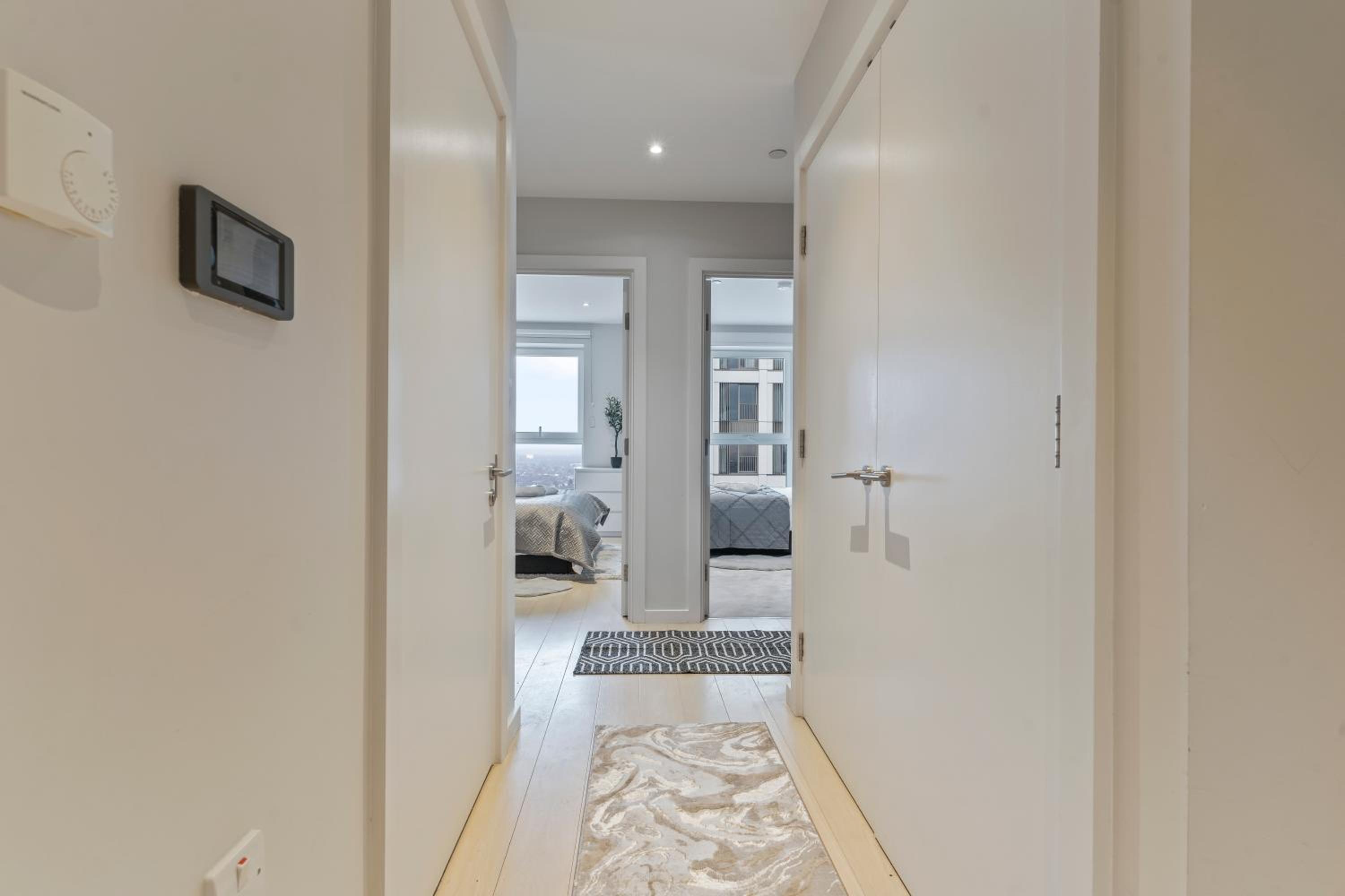 Elegant 2BR flat on 20th floor near many attractions