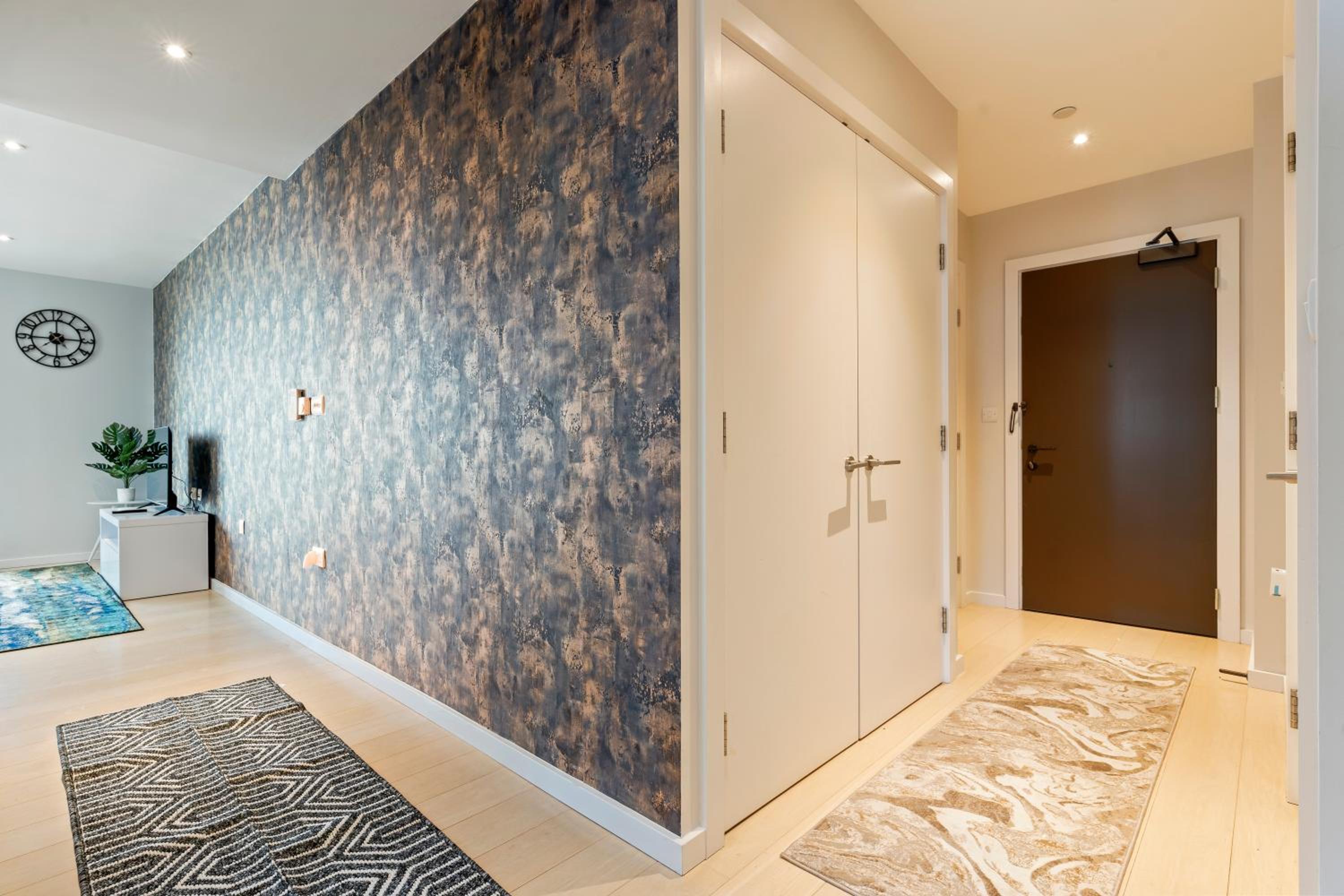 Elegant 2BR flat on 20th floor near many attractions