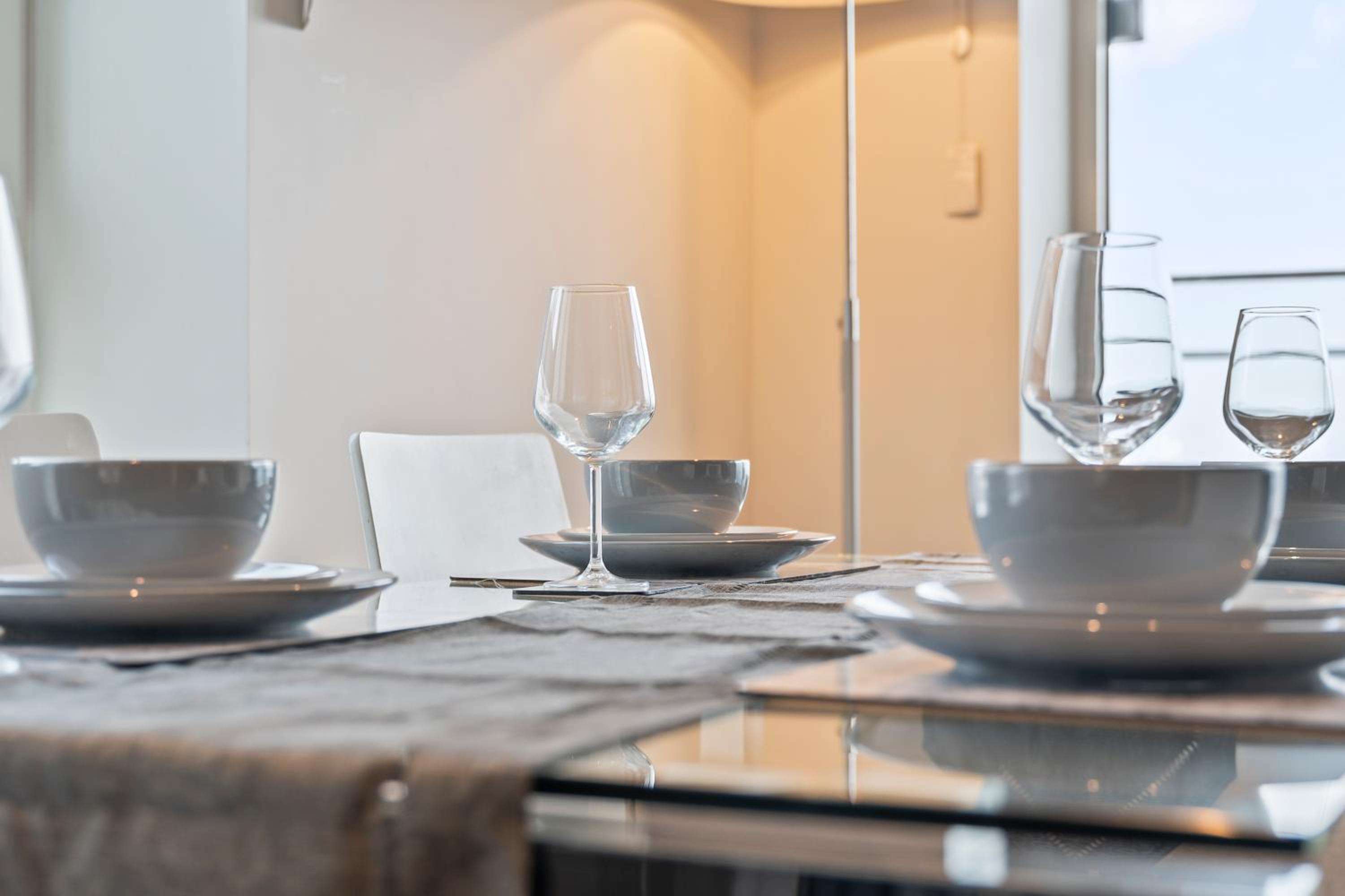 Elegant 2BR flat on 20th floor near many attractions