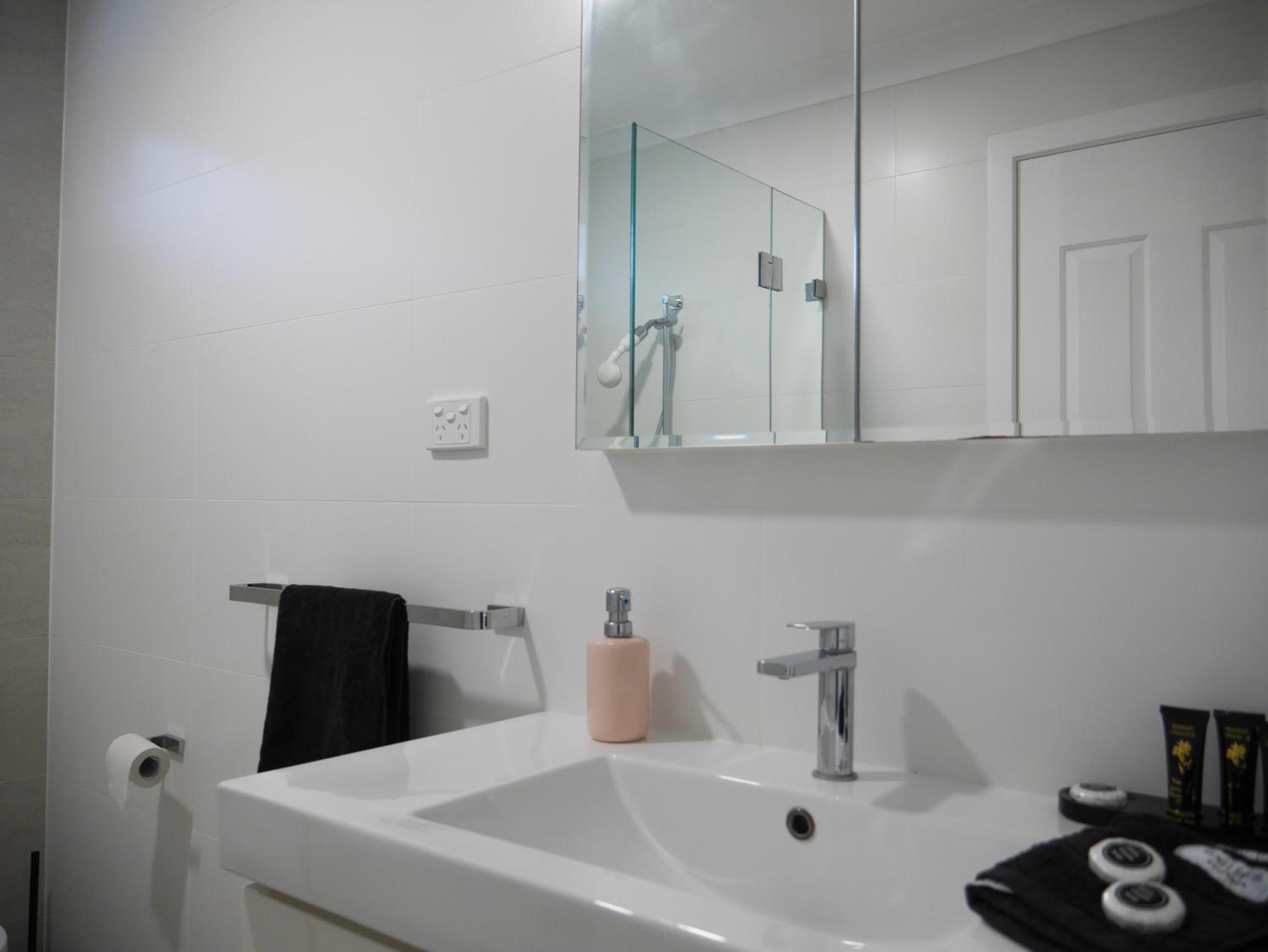 Luxury Home in Yowie Bay - pet friendly