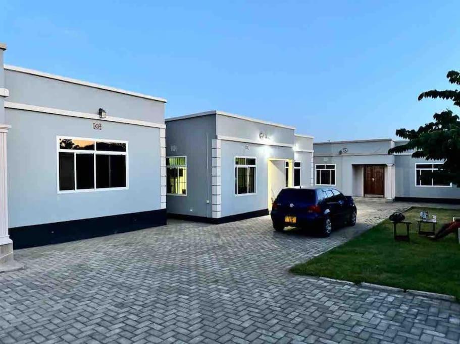 venem house view 3