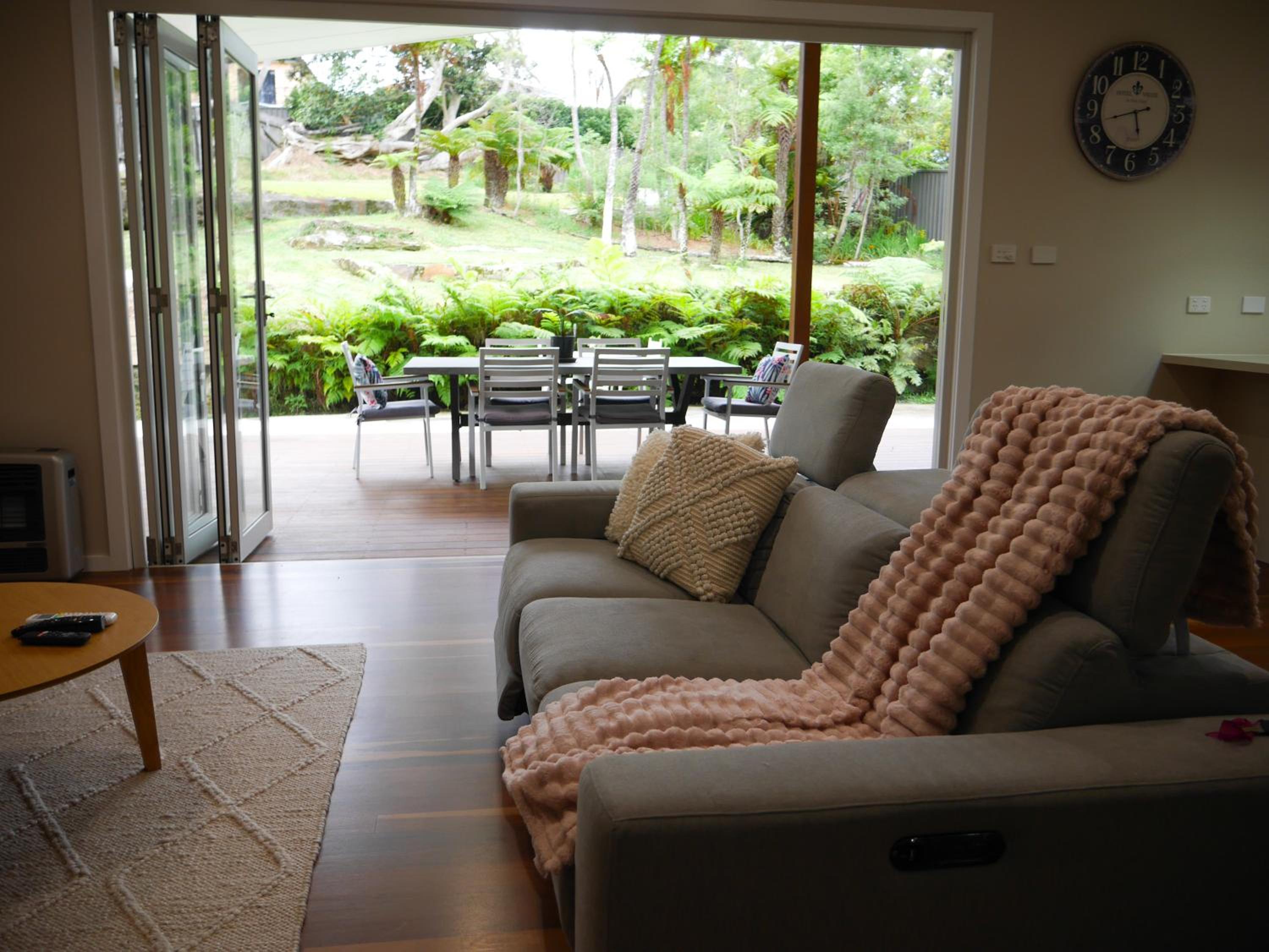 Luxury Home in Yowie Bay - pet friendly