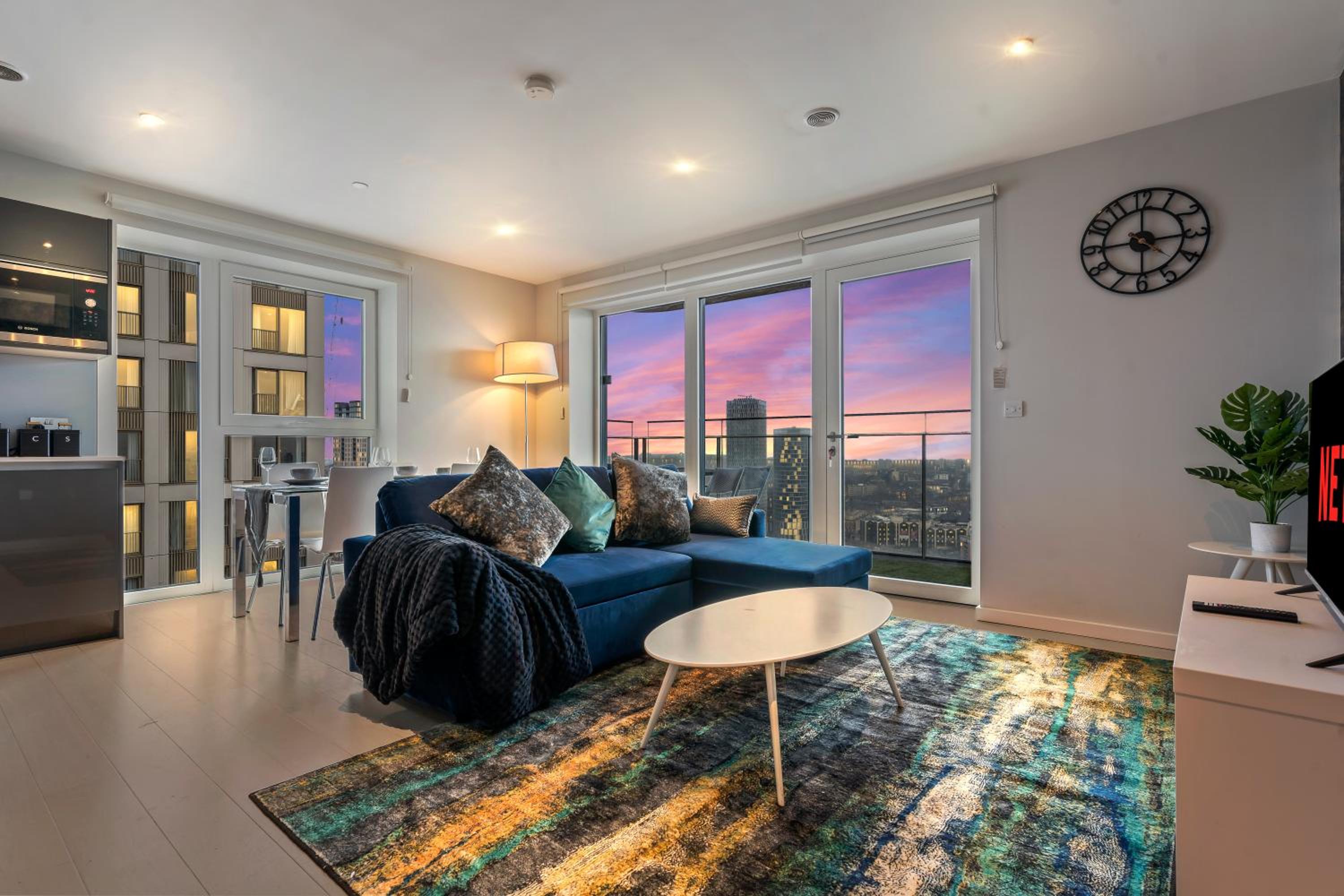 Elegant 2BR flat on 20th floor near many attractions