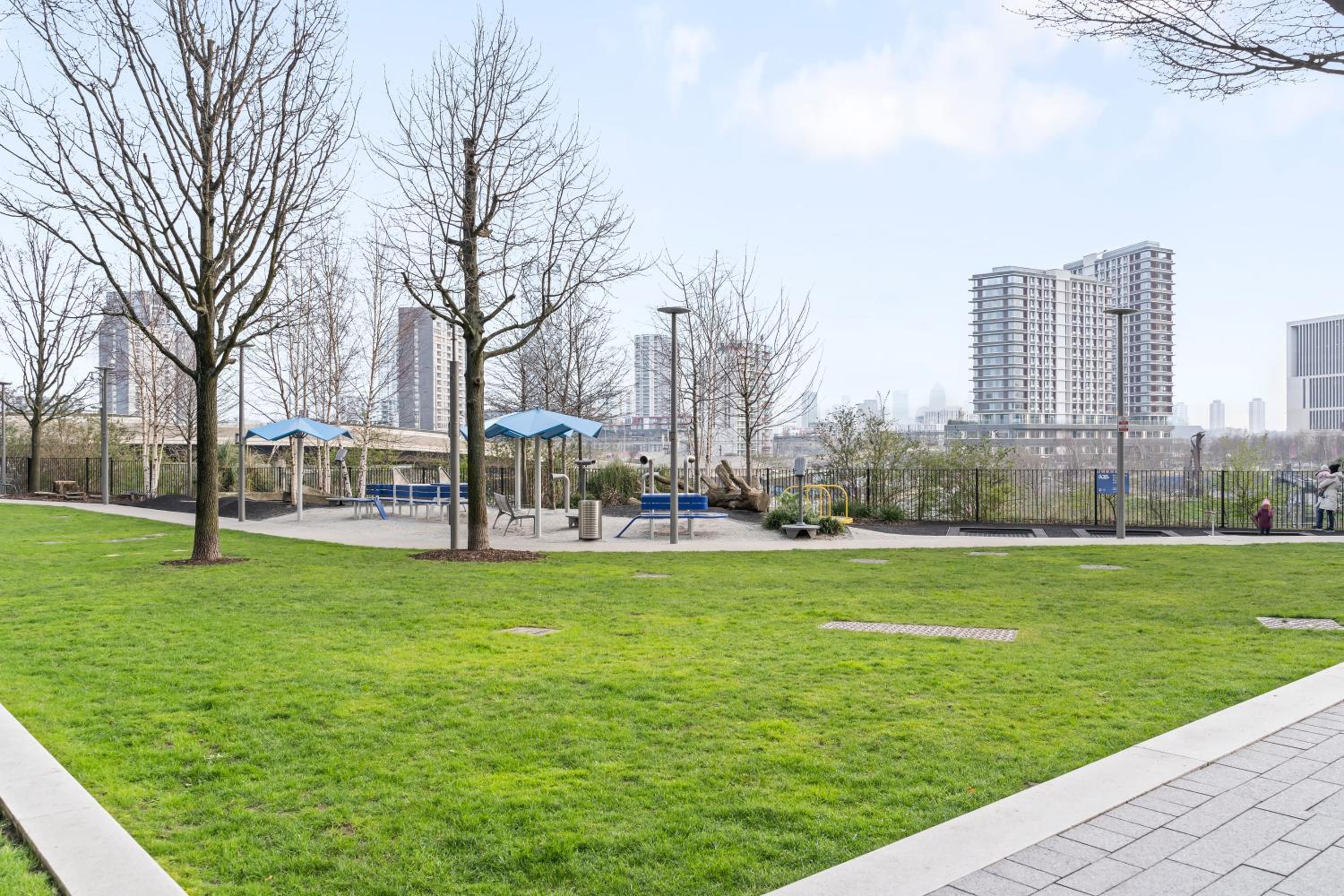 Elegant 2BR flat on 20th floor near many attractions