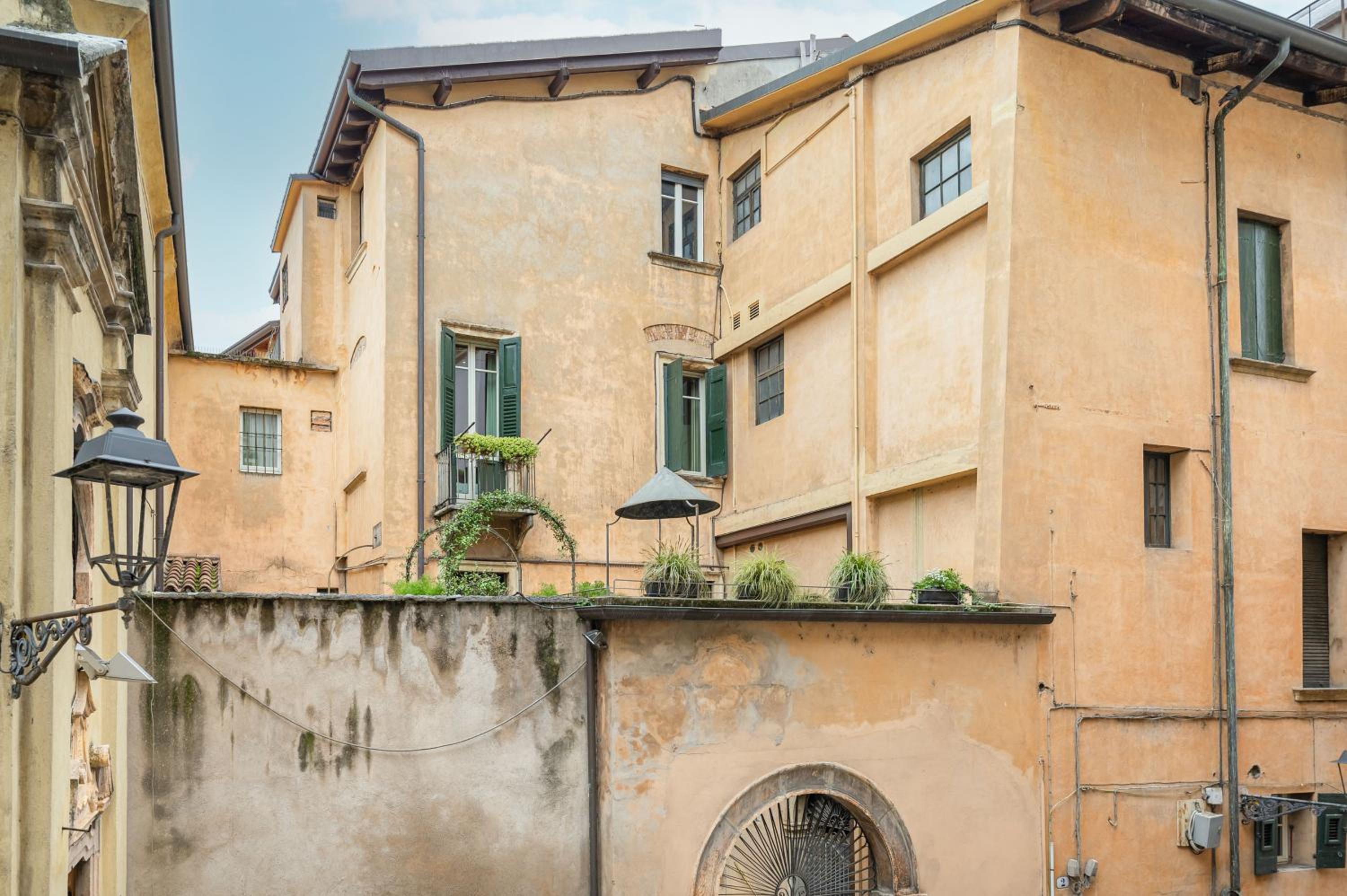 Arena Flat: Verona Centre view 5