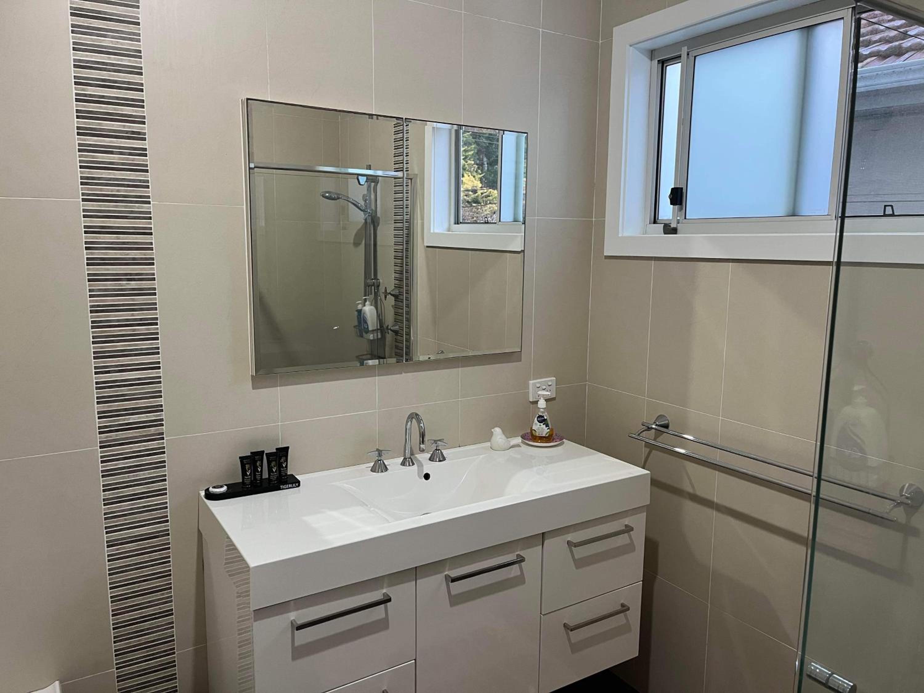 Luxury Home in Yowie Bay - pet friendly