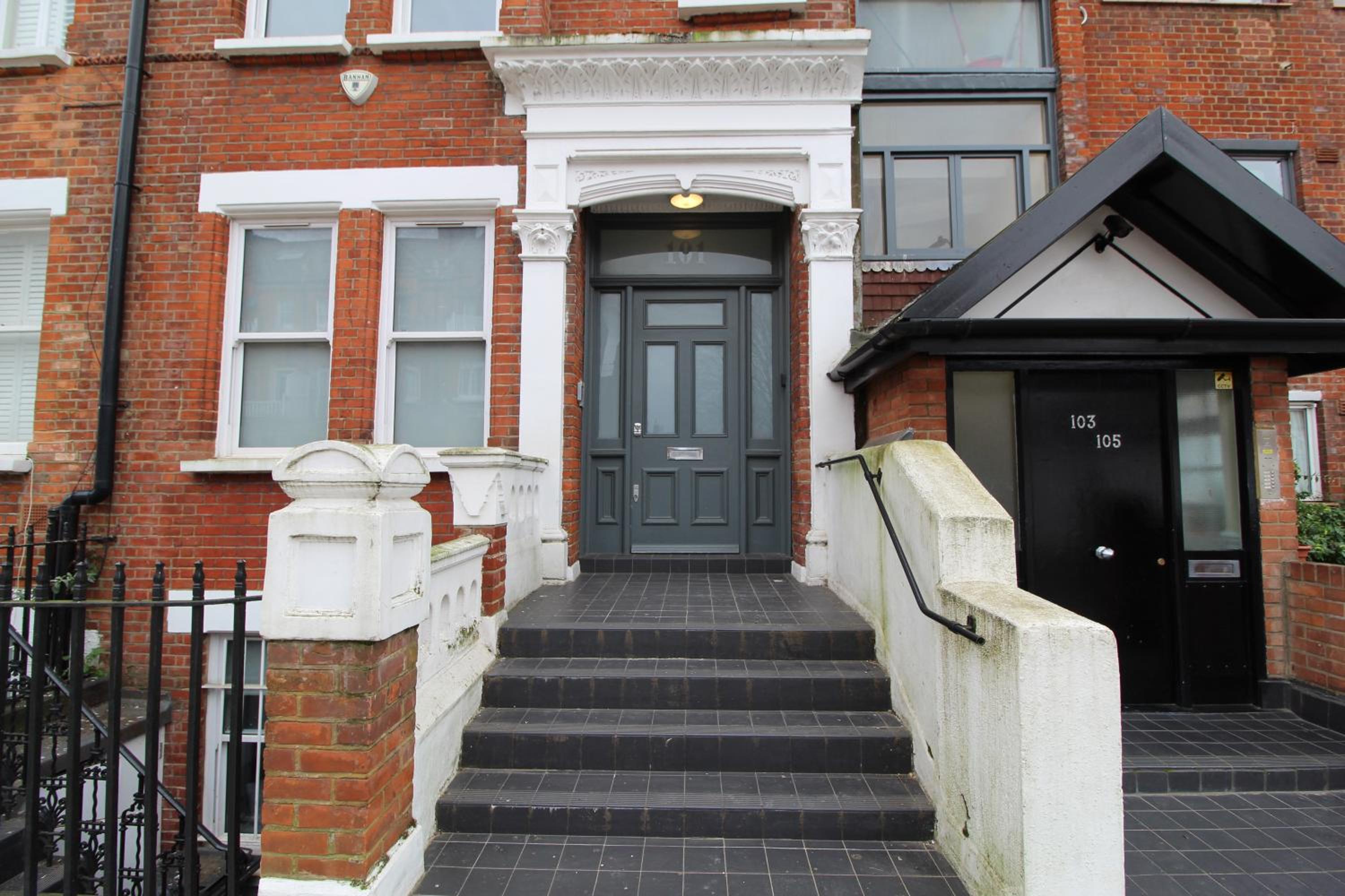 Barons Court Queens Club by Viridian Apartments