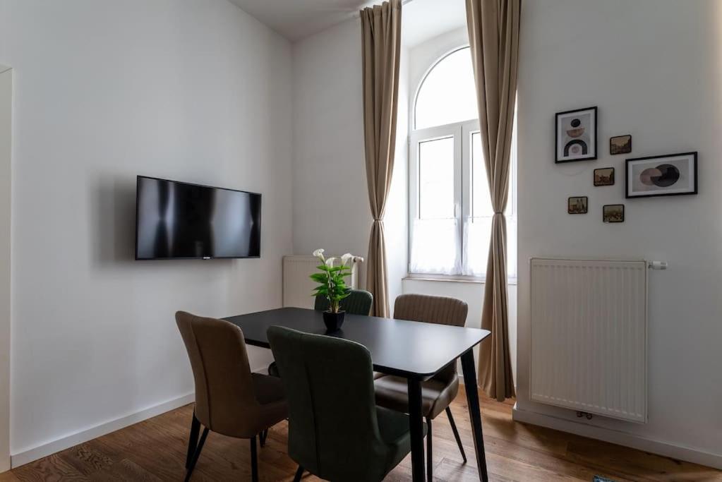 Sleek 1BR Flat Near Center by HM