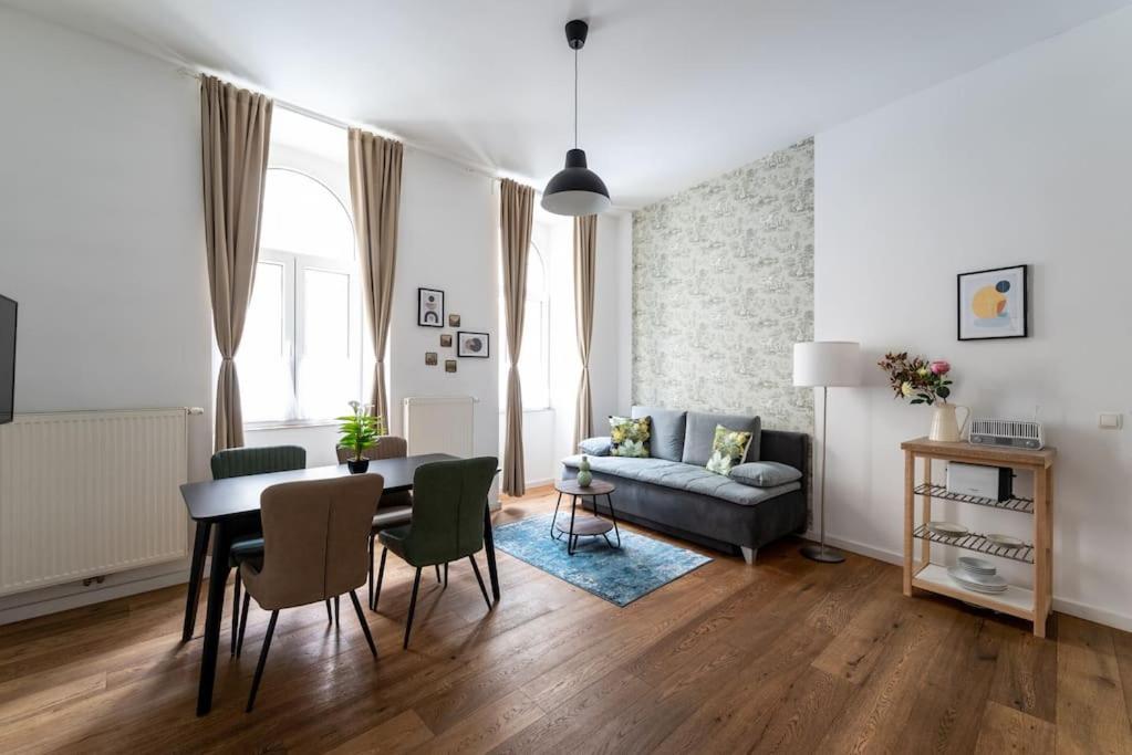 Sleek 1BR Flat Near Center by HM