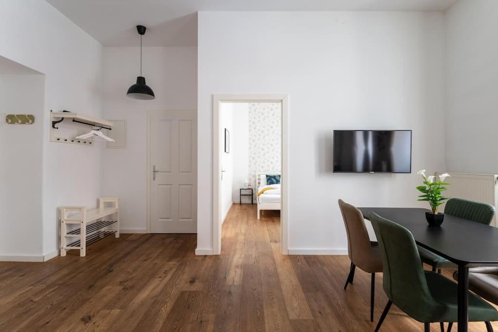 Sleek 1BR Flat Near Center by HM