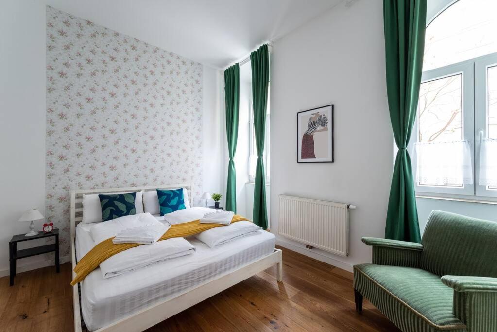Sleek 1BR Flat Near Center by HM