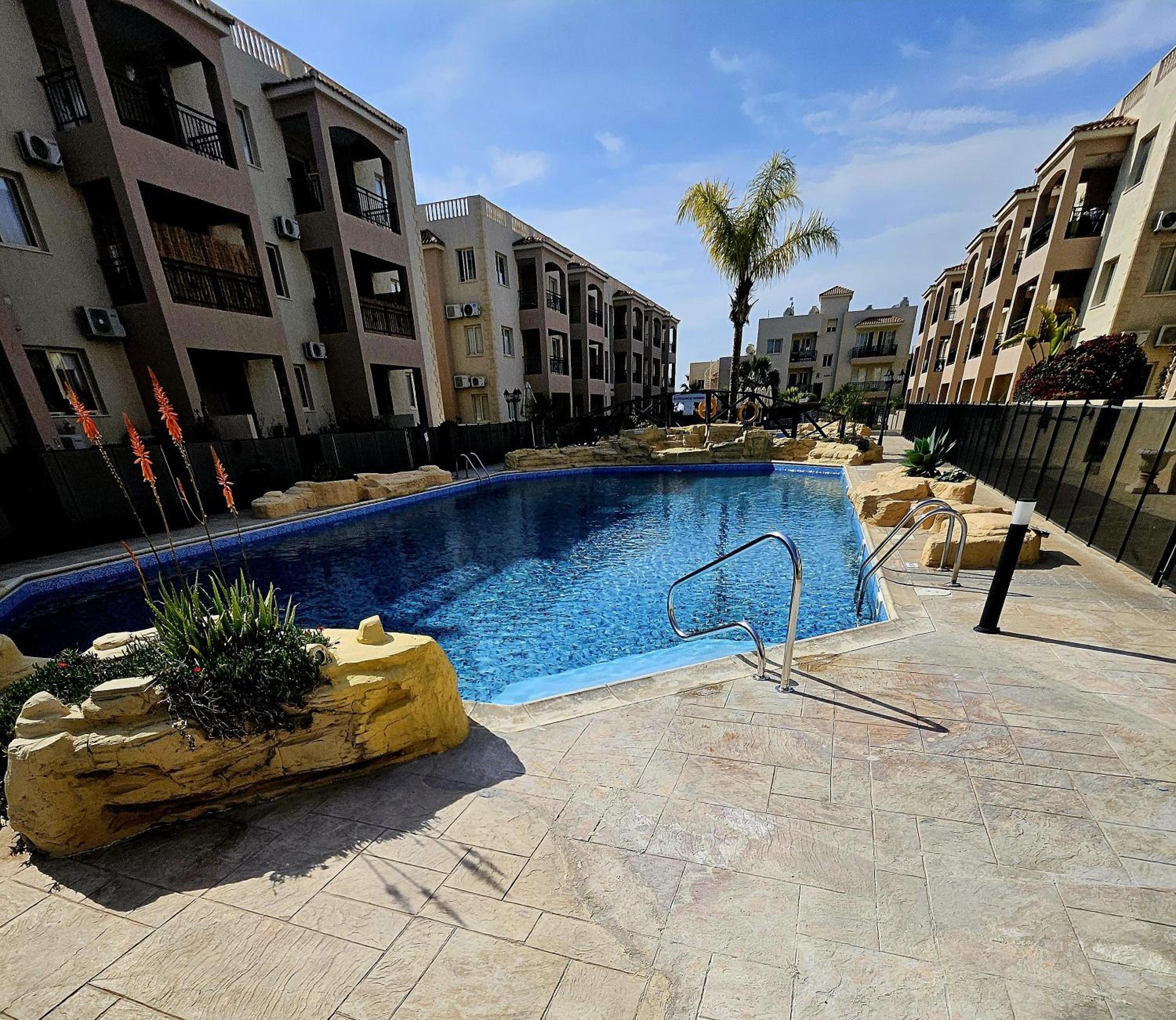 Delightful Poolside apartment