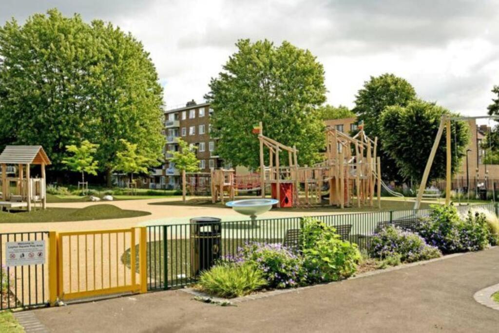 Newly refurbished 2BR wbalcony in Vibrant Peckham
