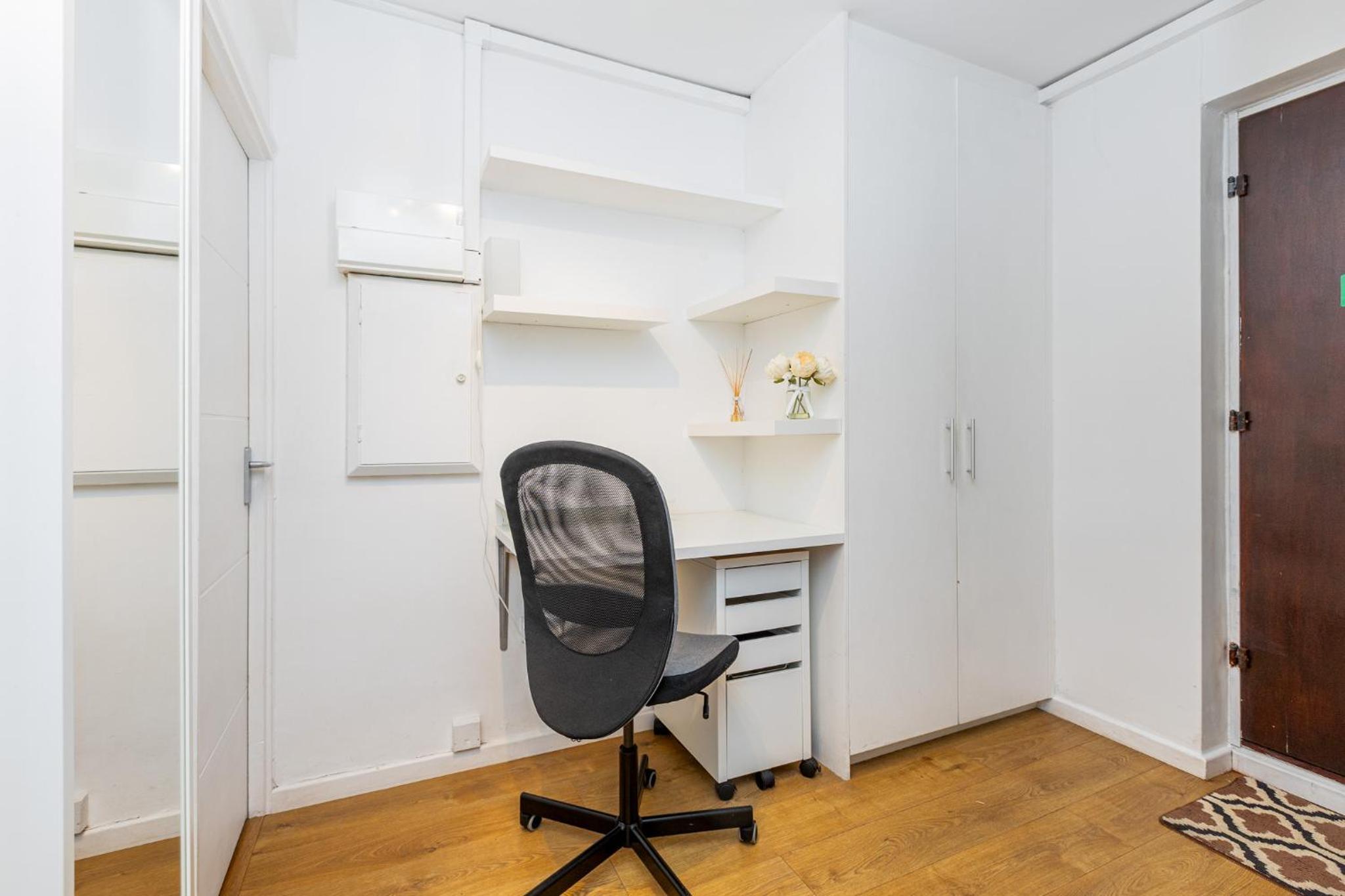 Newly refurbished 2BR wbalcony in Vibrant Peckham