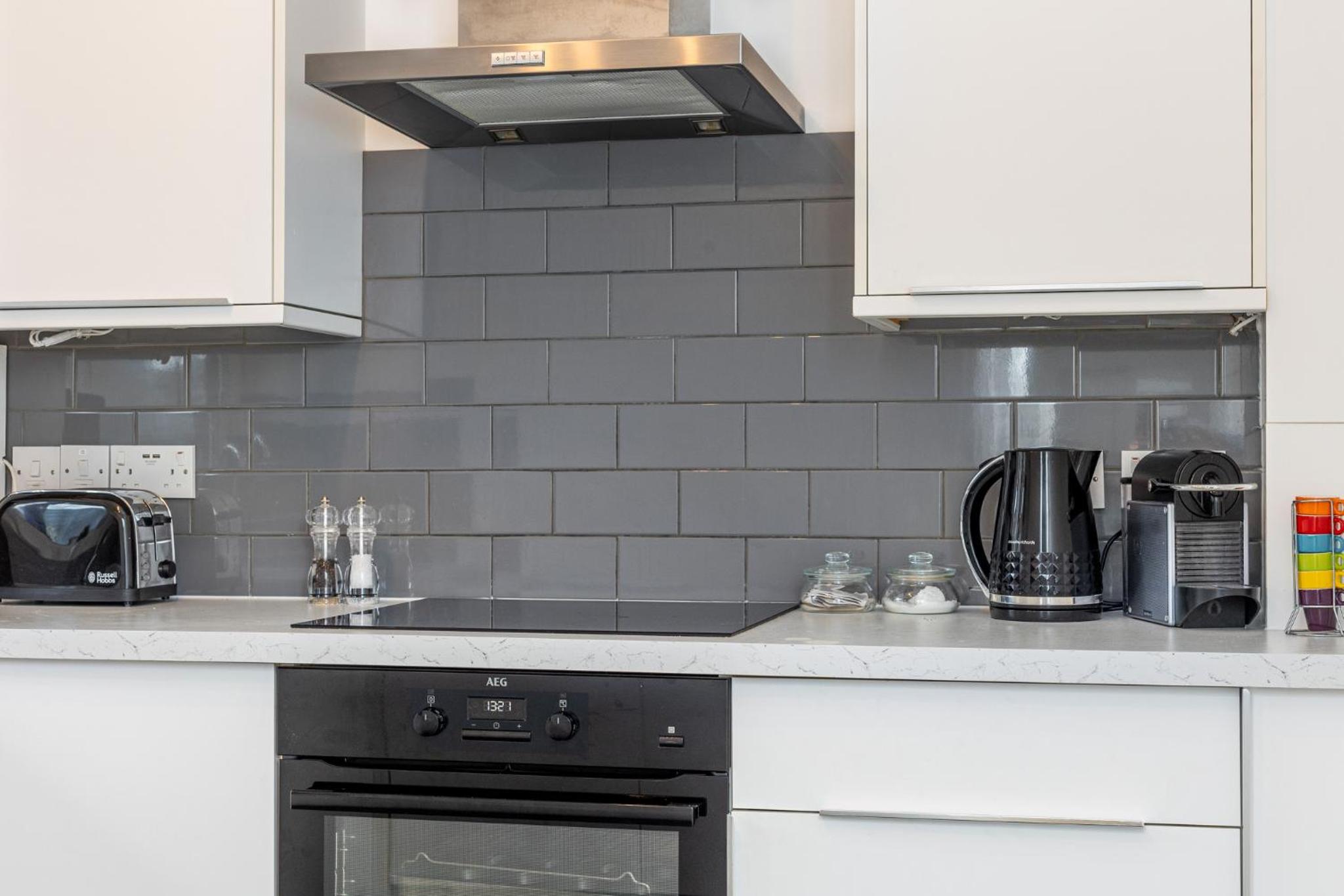 Newly refurbished 2BR wbalcony in Vibrant Peckham