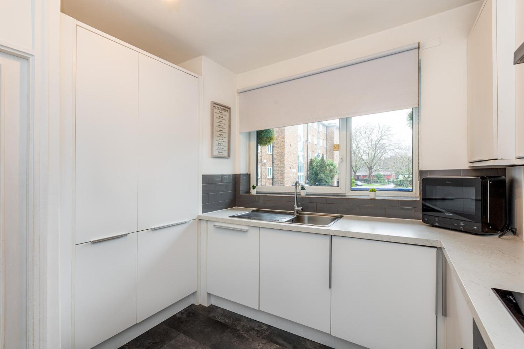 Newly refurbished 2BR wbalcony in Vibrant Peckham